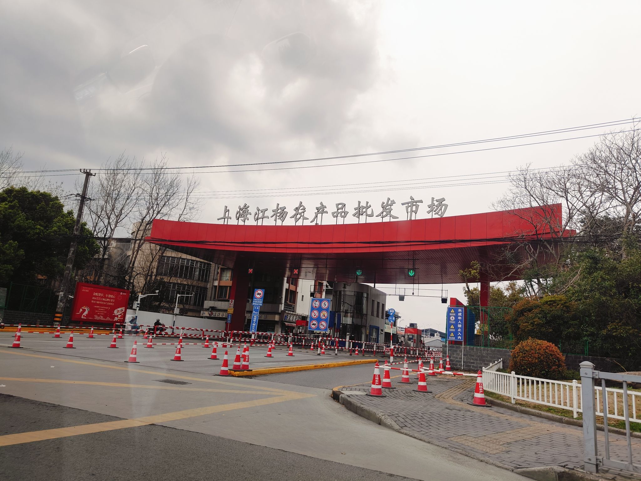 上海江杨水产品批发市场-F幢5街海鲜冻品区