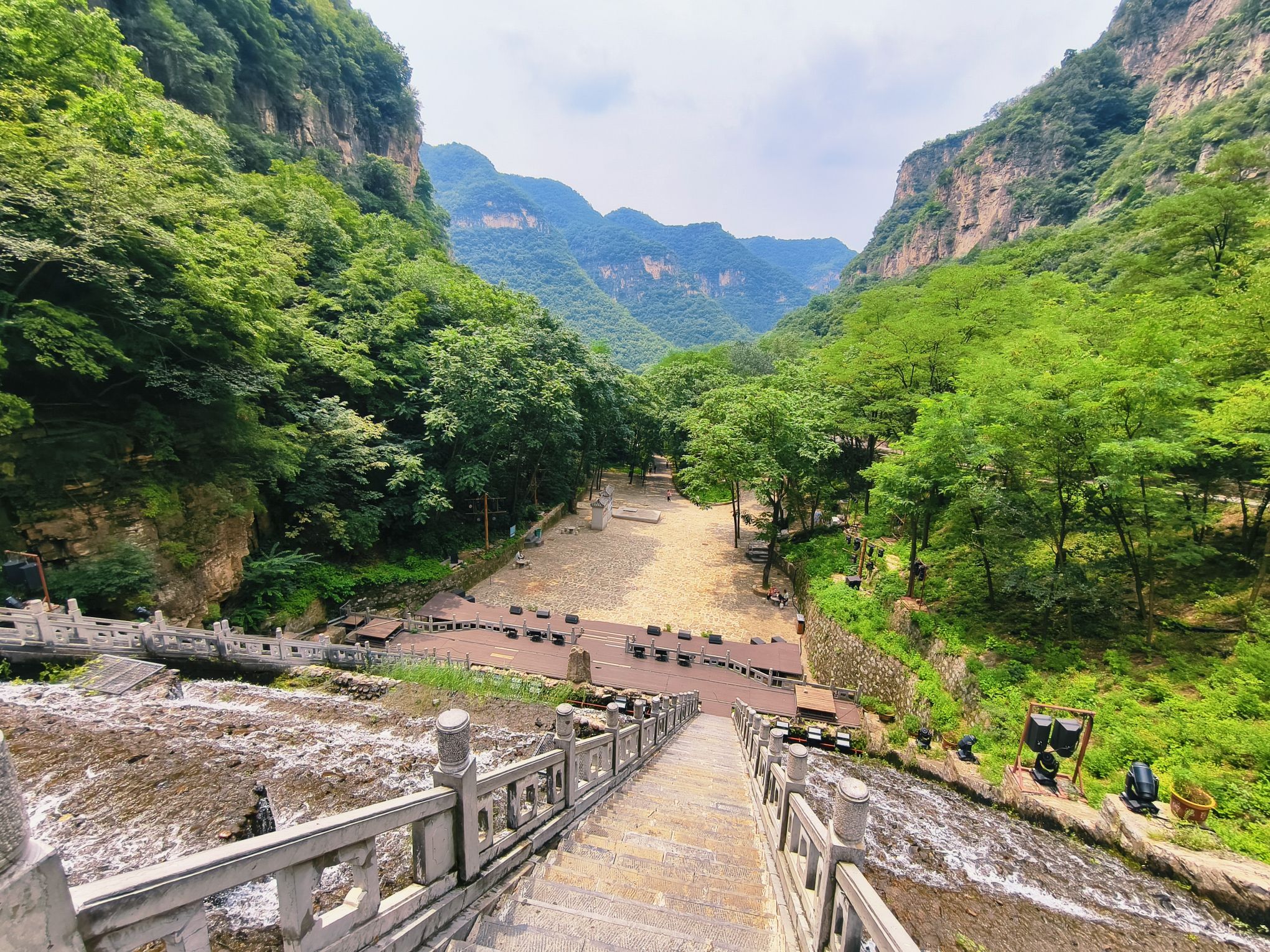 迎宾瀑