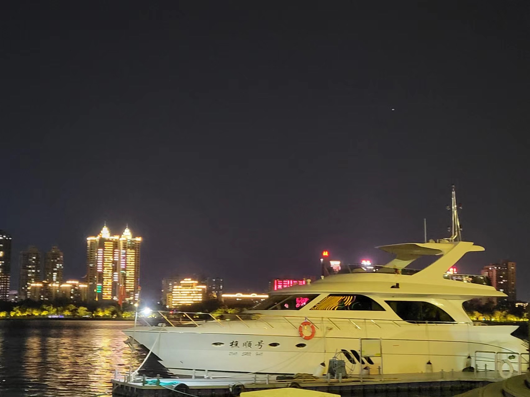 凤城文化广场旅行图片 3