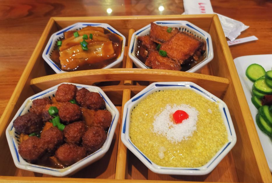 隆兴美面食馆(红旗东街店一店)内部环境