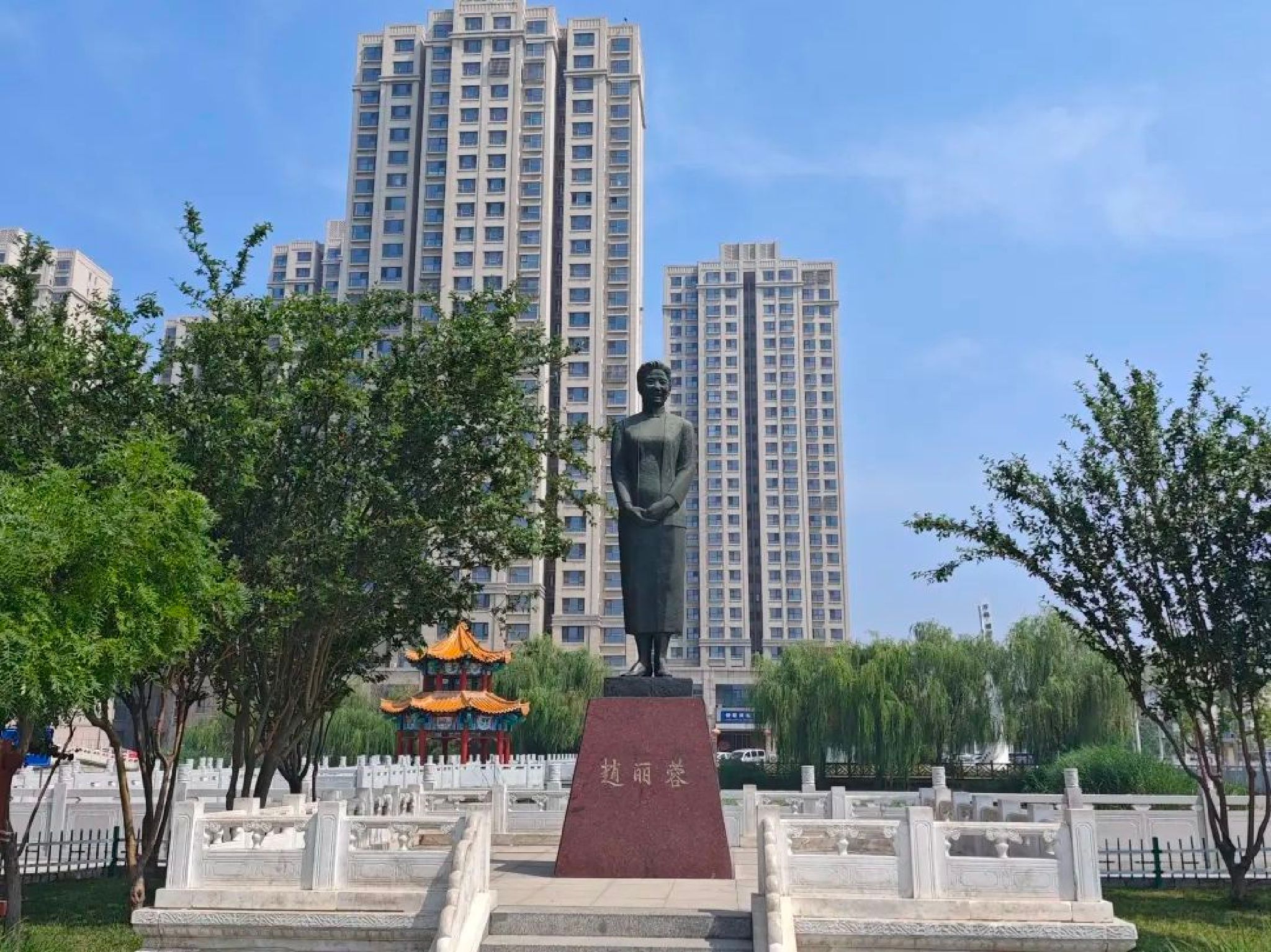 赵丽蓉广场旅行图片 2