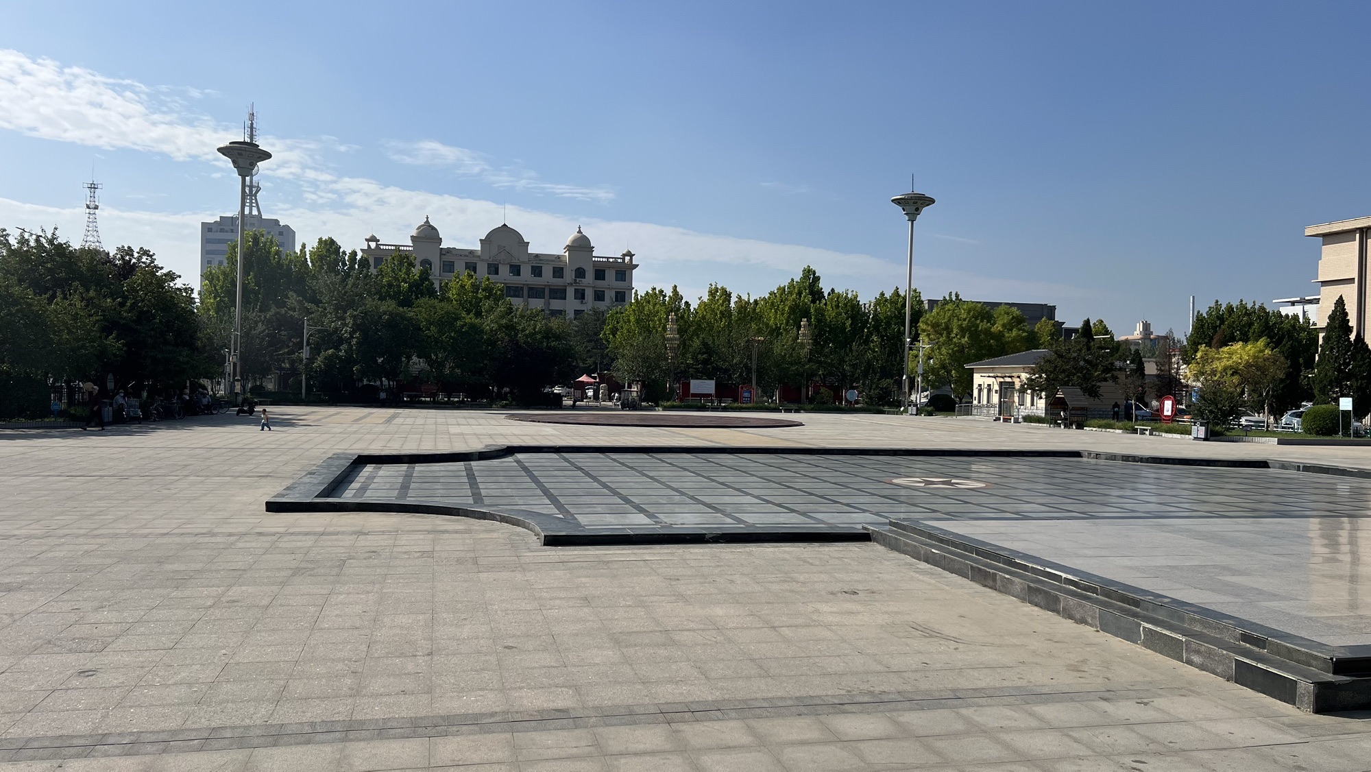 赵丽蓉广场旅行图片 2