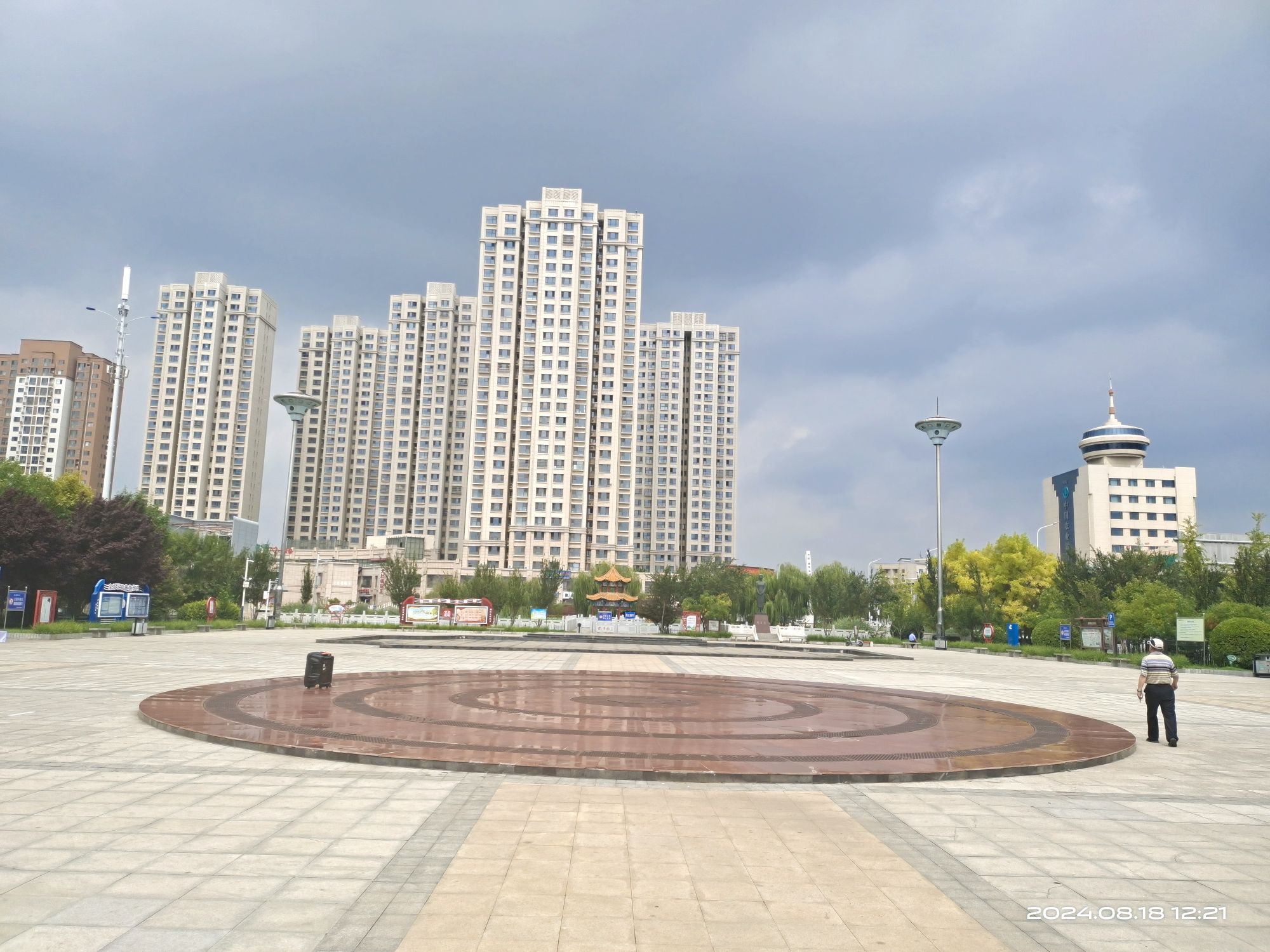 赵丽蓉广场旅行图片 2