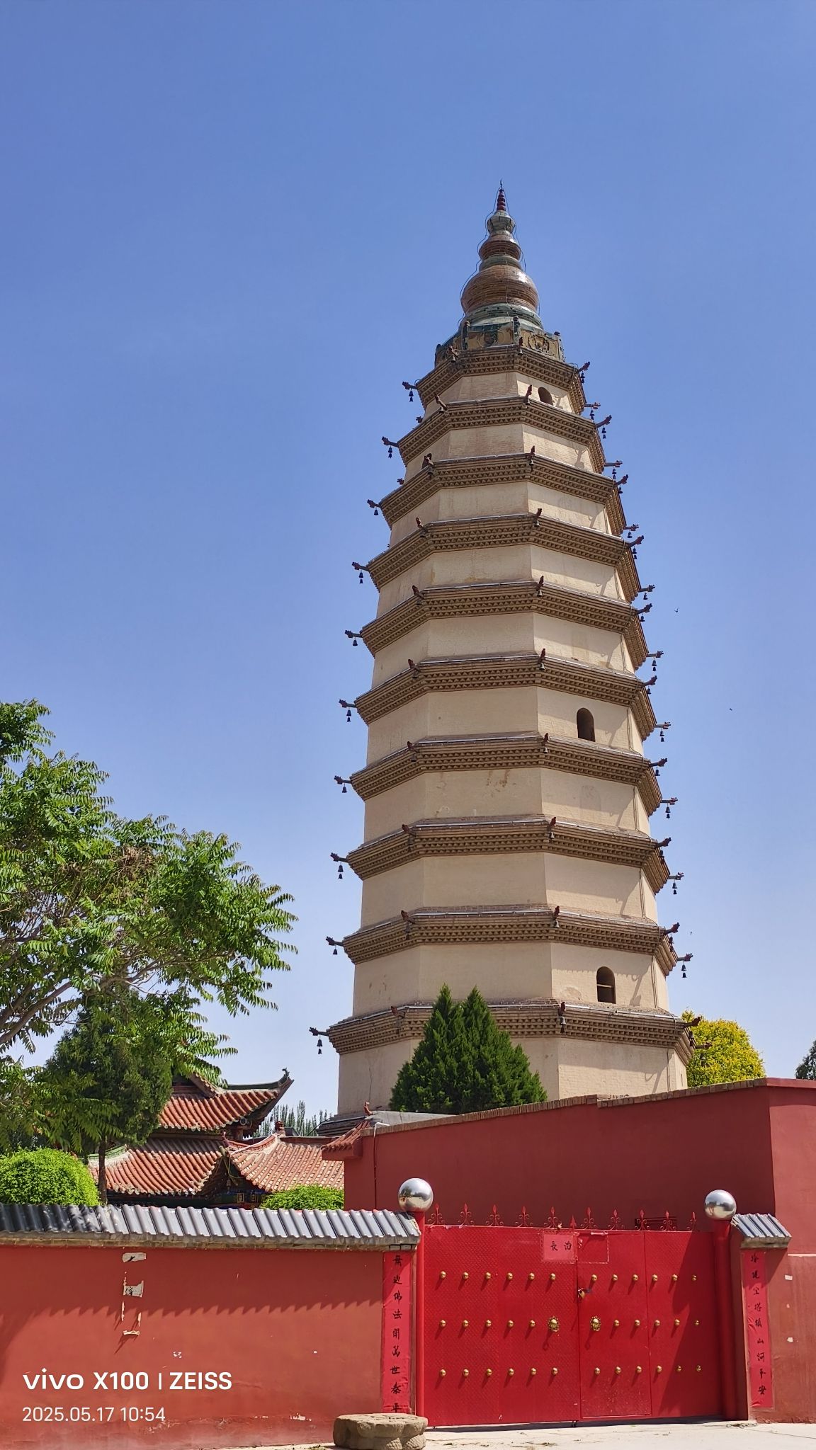 镇河塔实景照片