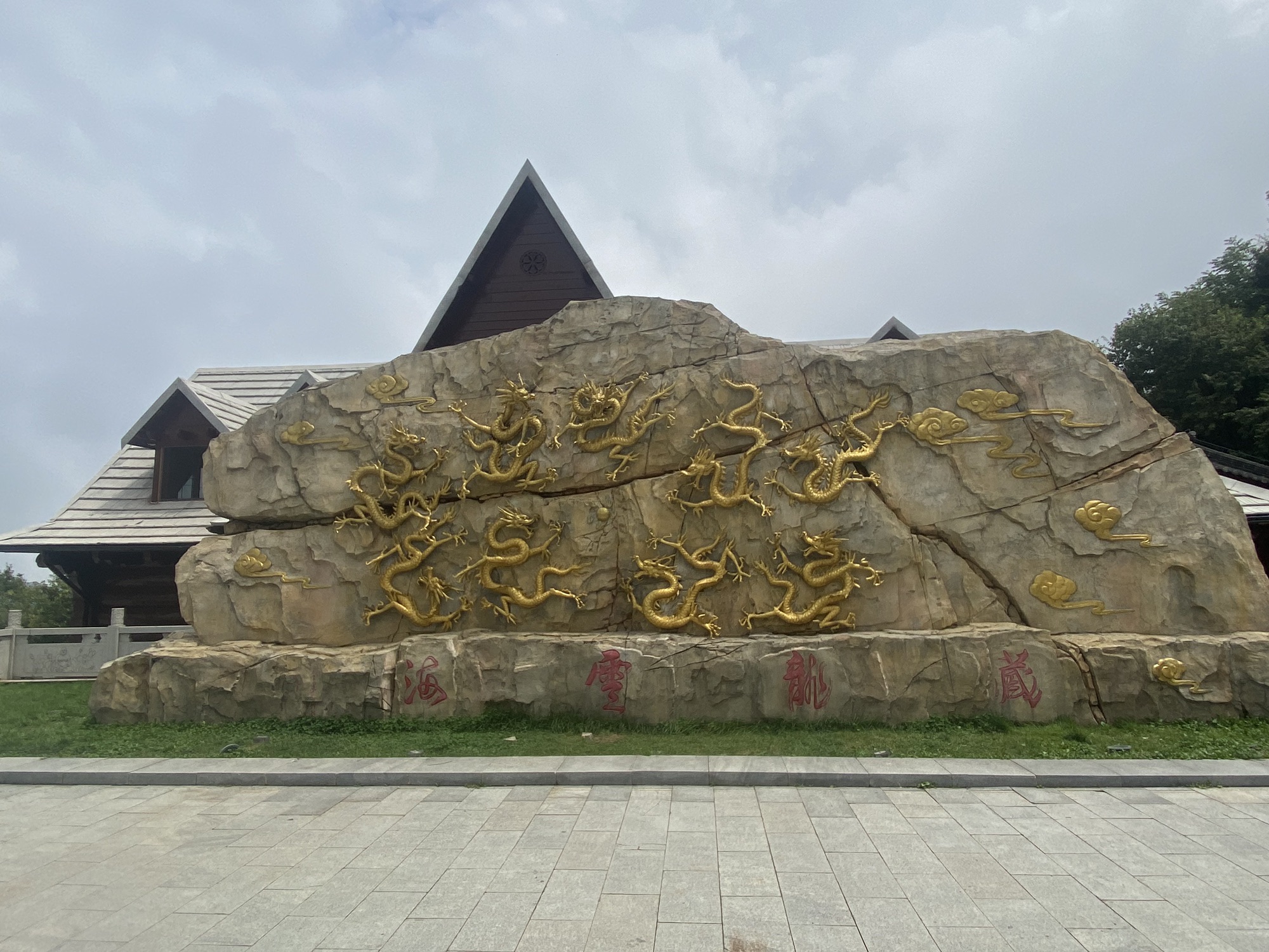少华山潜龙寺景区实景照片