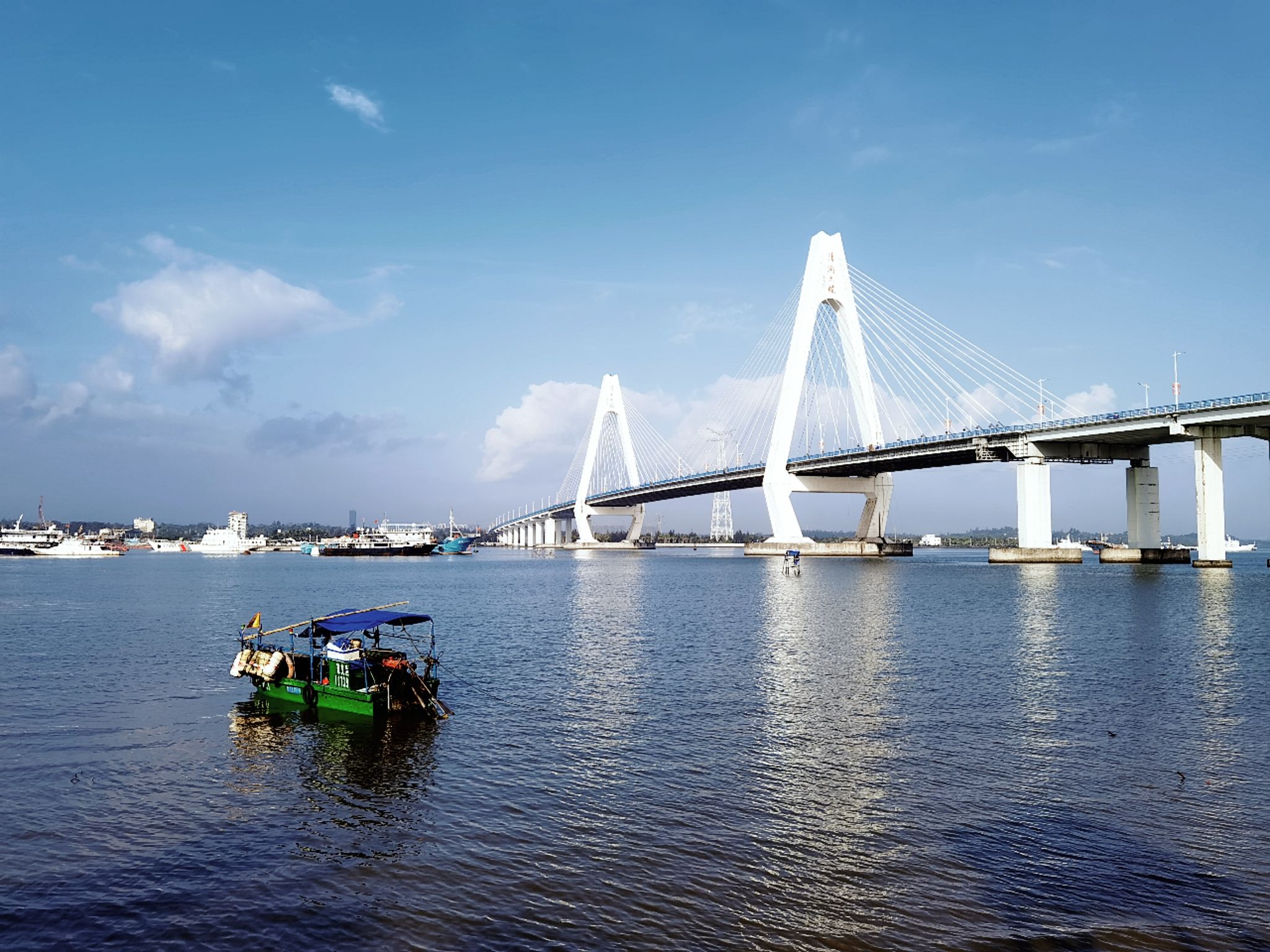 清澜大桥桥头公园