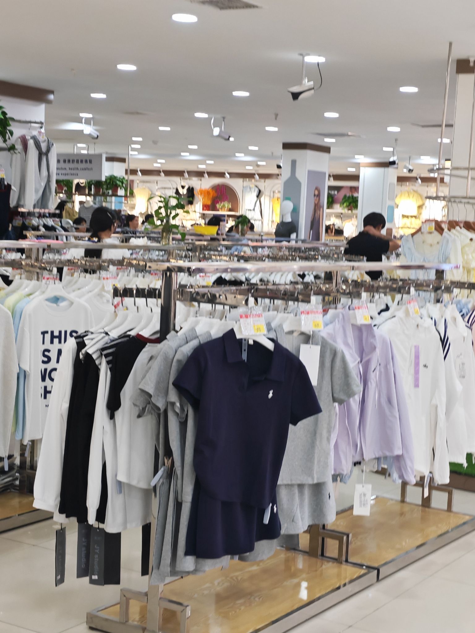 东大服饰鞋业广场(县前街店)