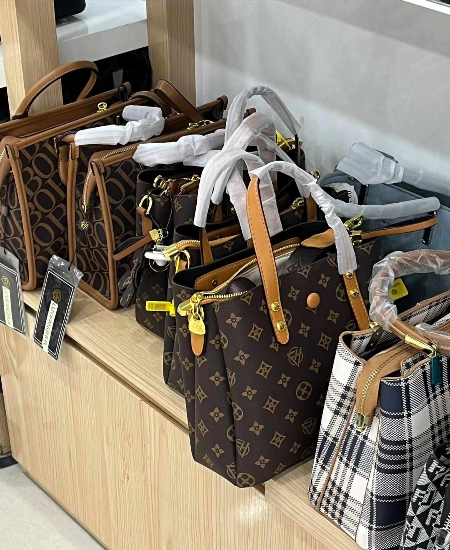 火狐狸服装超市(云杉街店)