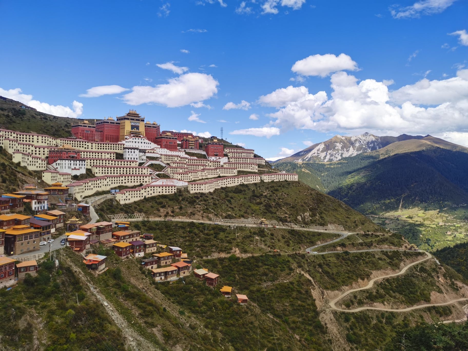 噶陀寺实景照片