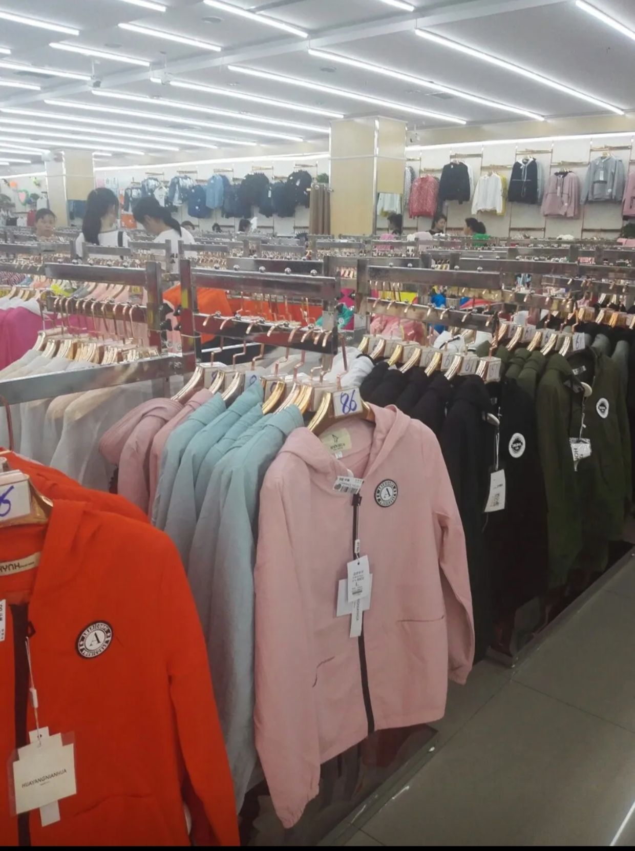 火狐狸服装超市(宝马商城店)