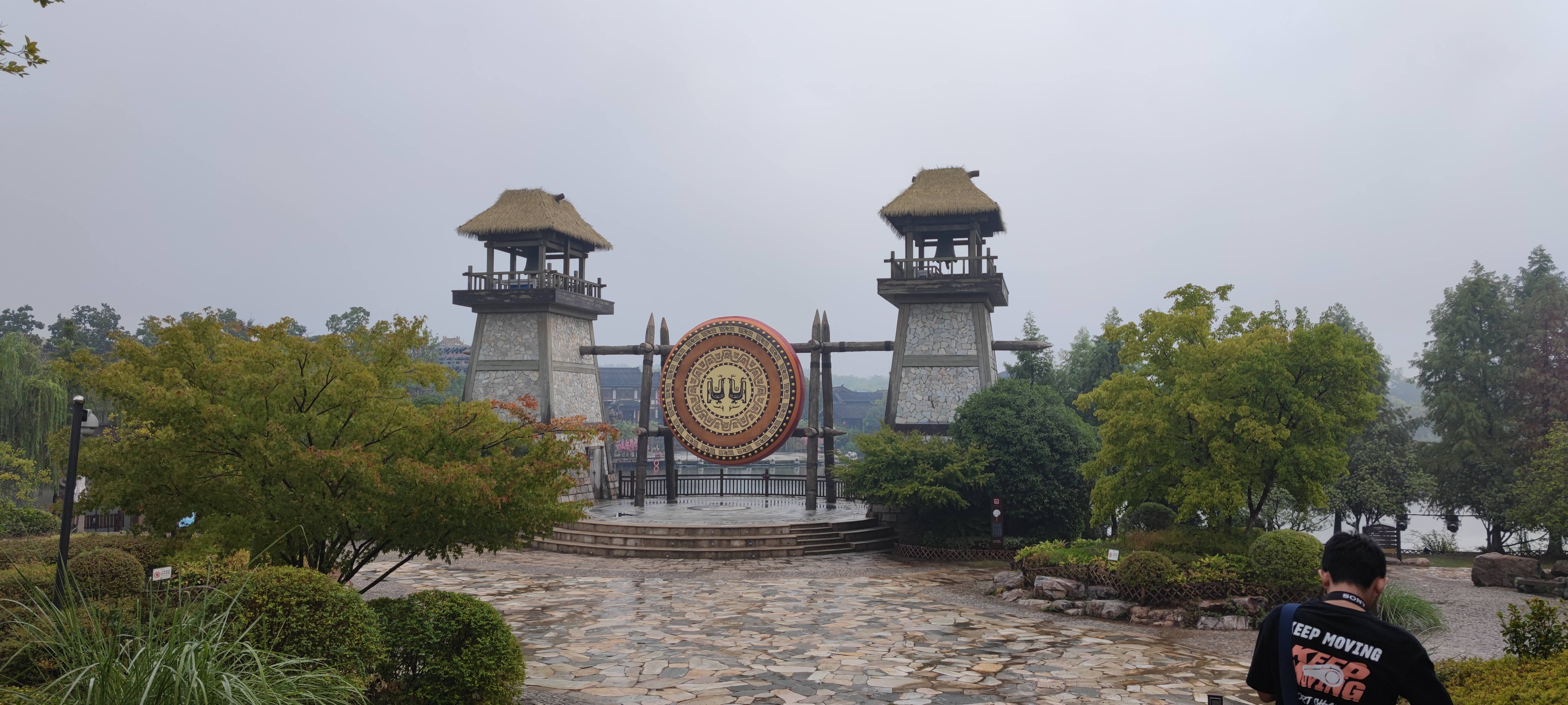 震雷场