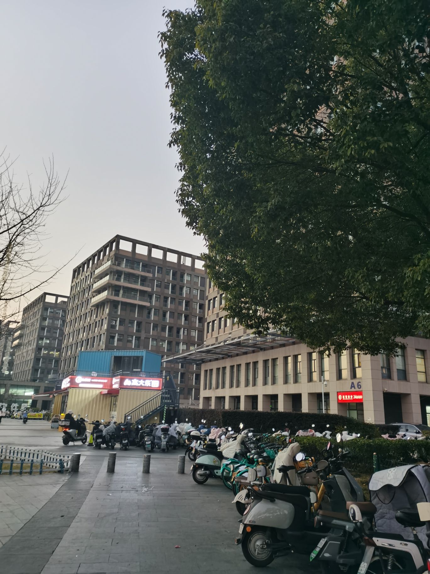光谷软件园A6(关山大道)实景图（2）