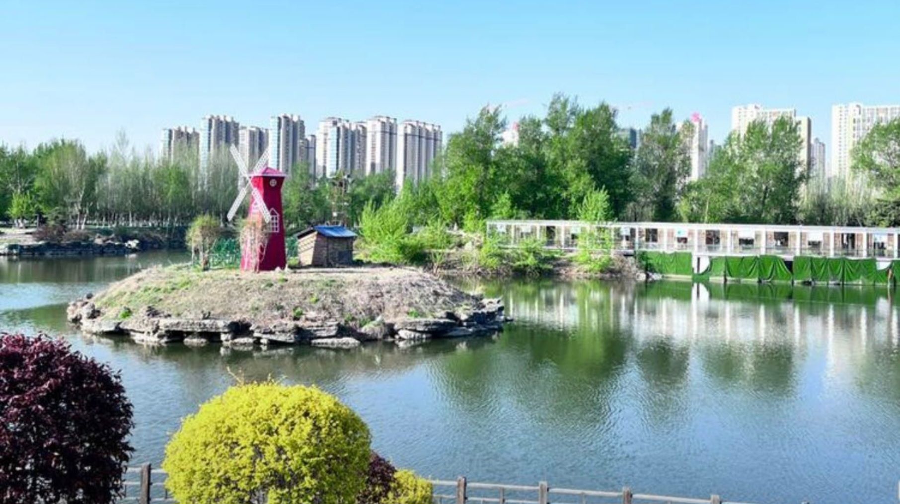 辽阳河东广场旅行图片 1