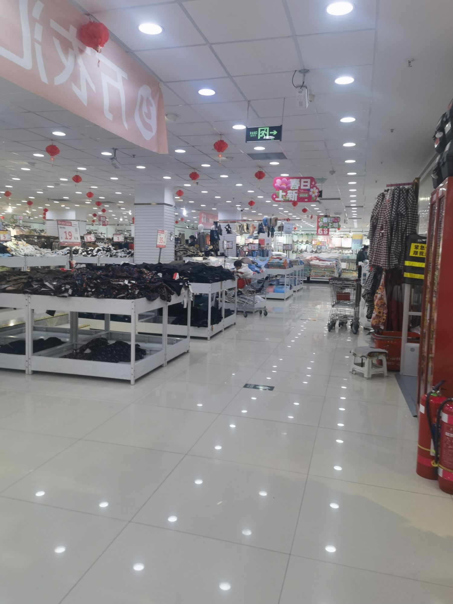 万衣汇服装批发城(供销大厦店)