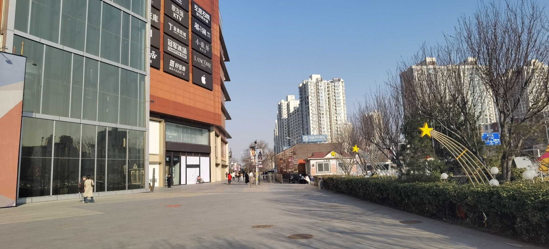大悦城-正门广场旅行图片 3