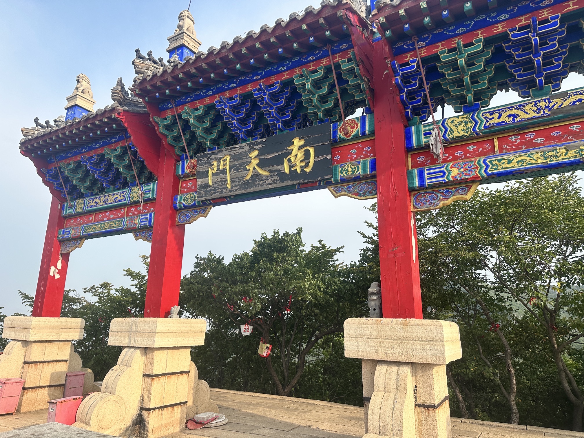 朝阳凤凰山风景区南天门