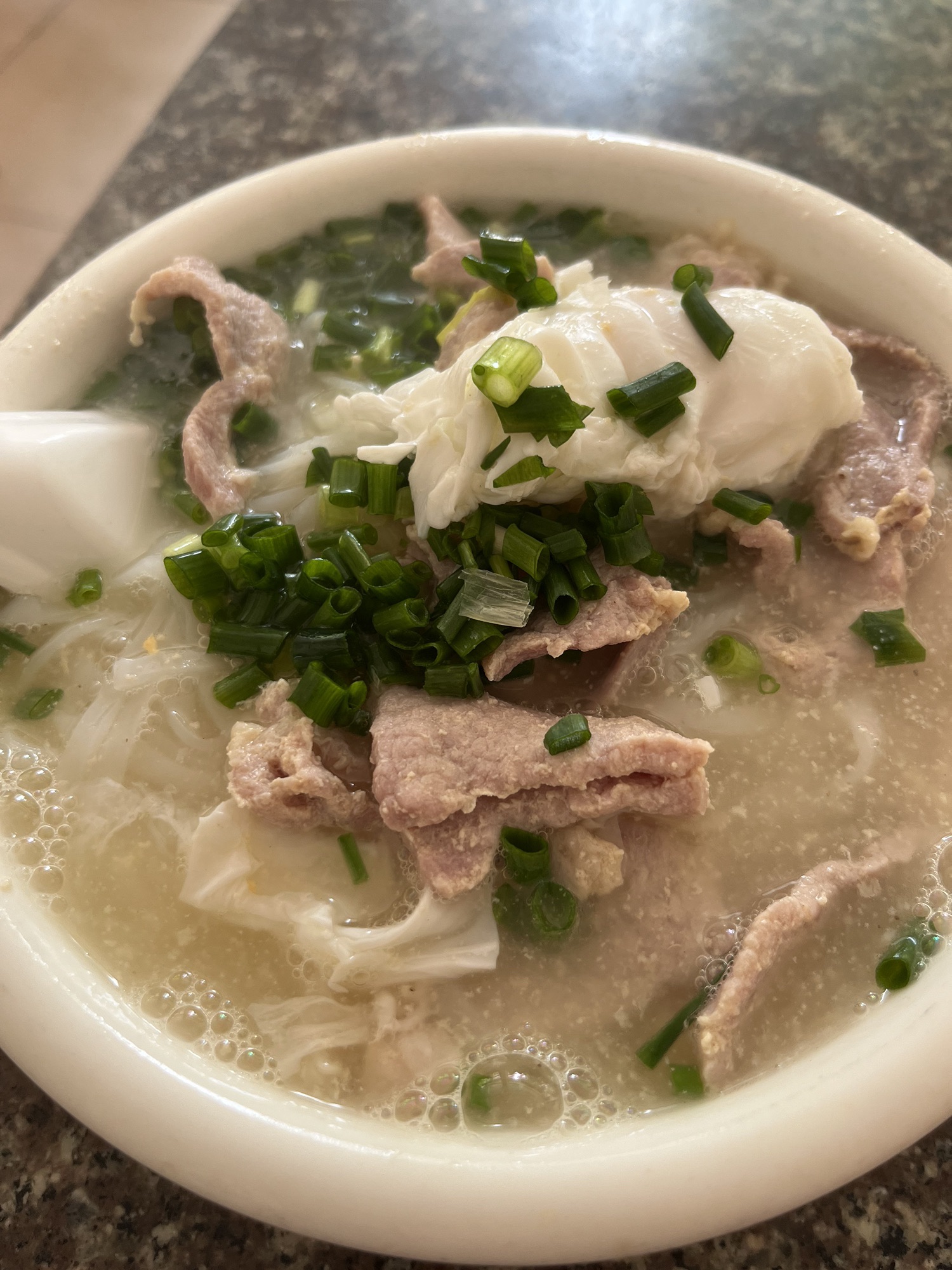 万宁梁振霞粉汤店