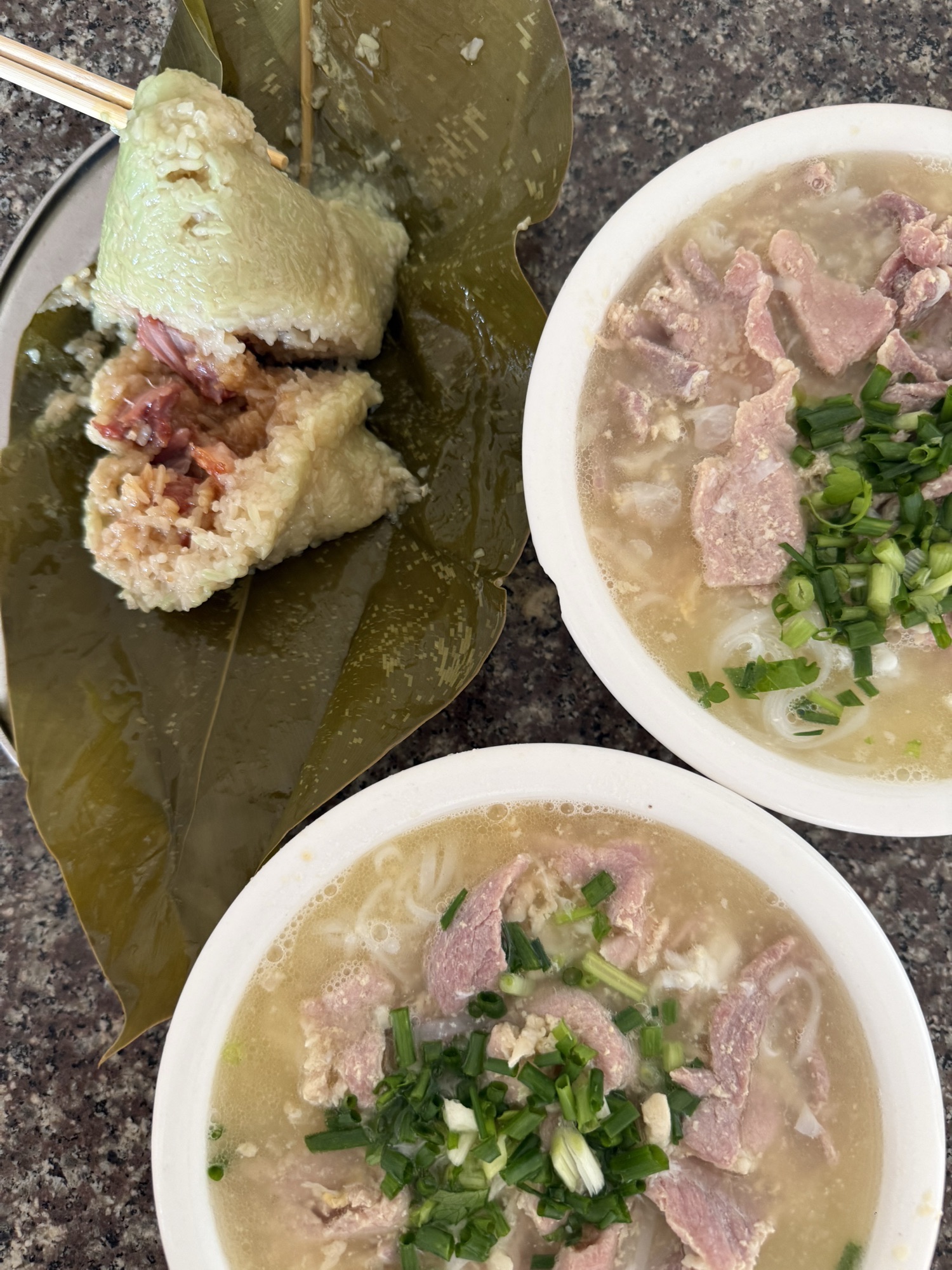 万宁梁振霞粉汤店