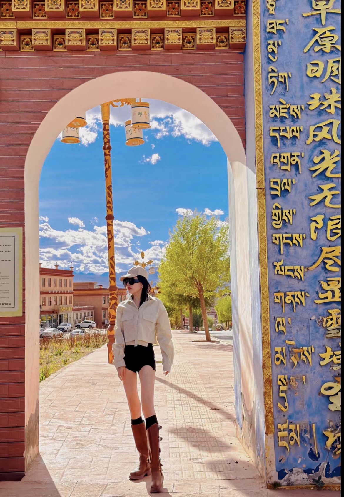 理塘东城门旅行图片 1