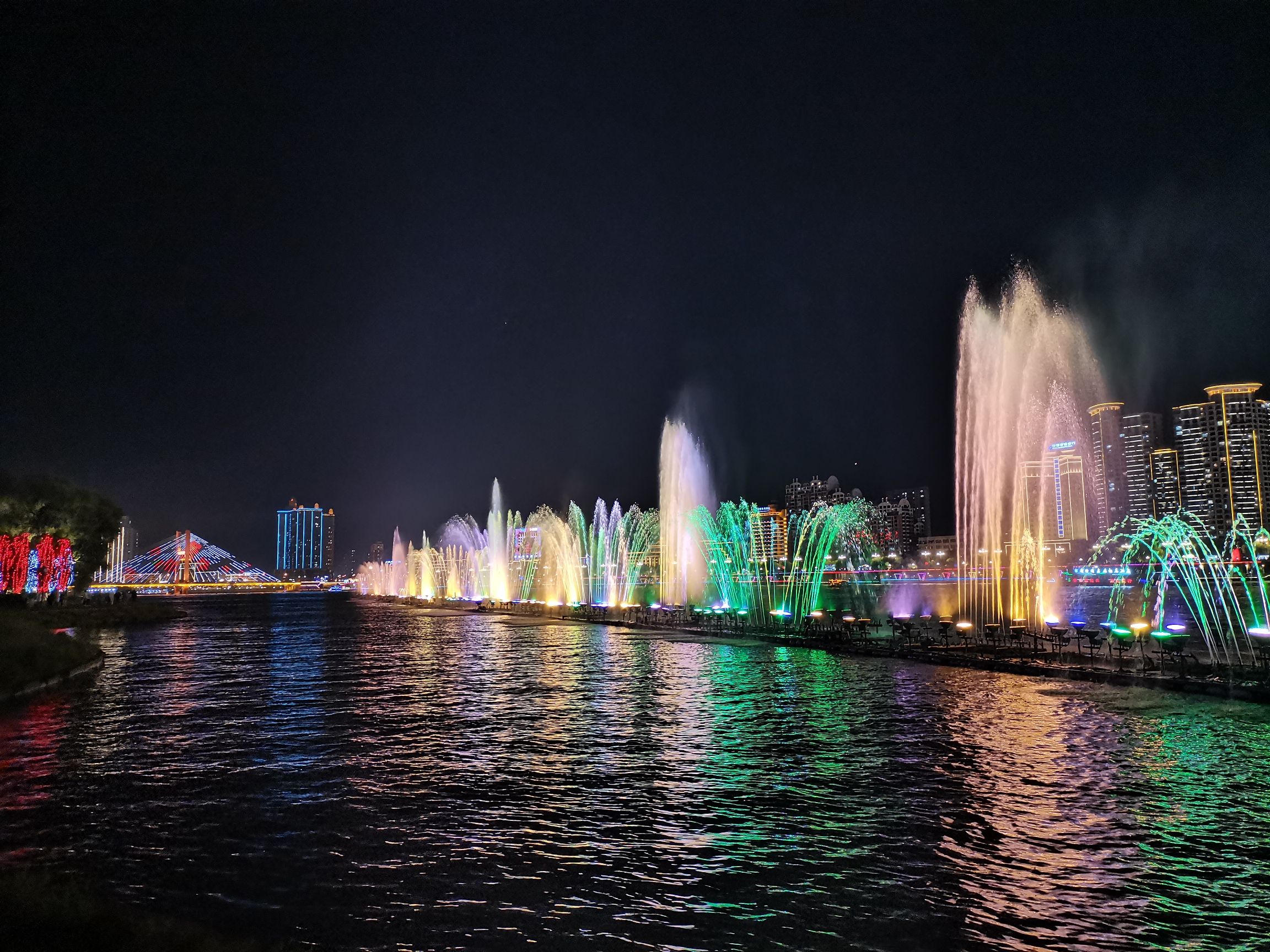 漂浮式音乐喷泉旅行图片 1