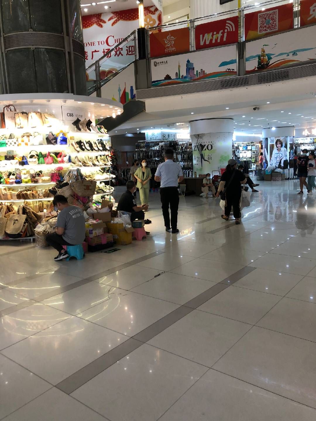 十三行衣服批发市场(新中国大厦店)
