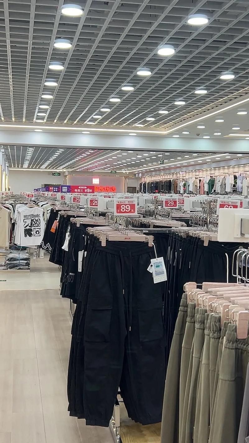 商业大厦联衣库自选服装批发城