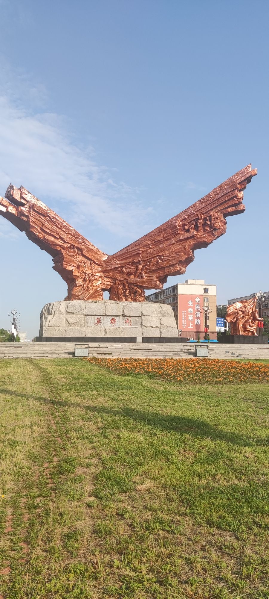 大鹰雕塑