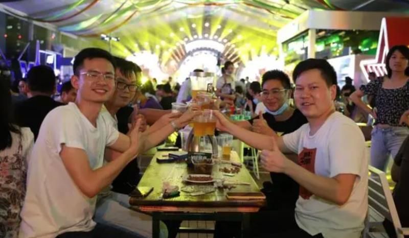 江边啤酒广场旅行图片 1