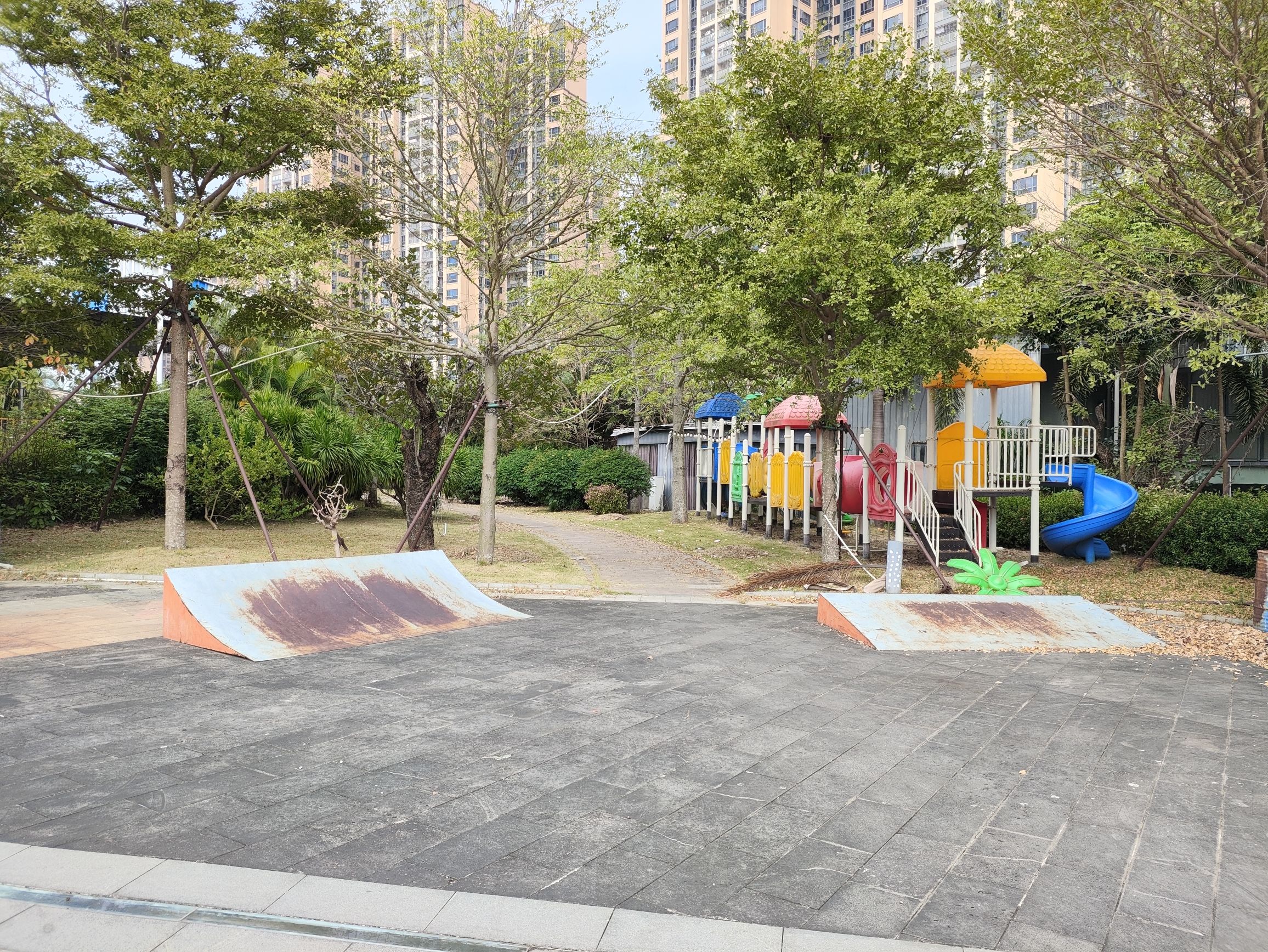 鼎能·东盟城市民广场旅行图片 1