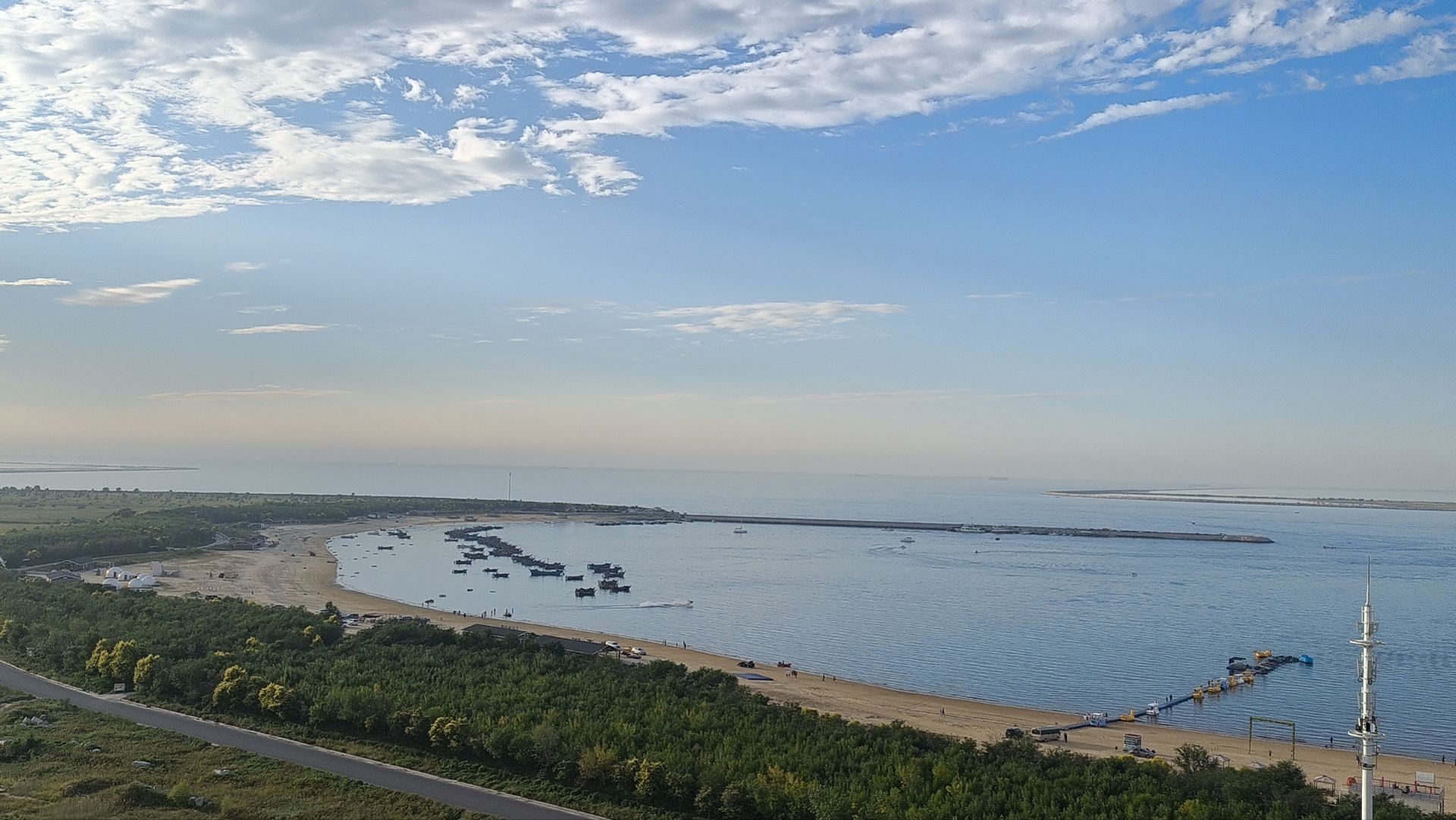 山海广场海滩