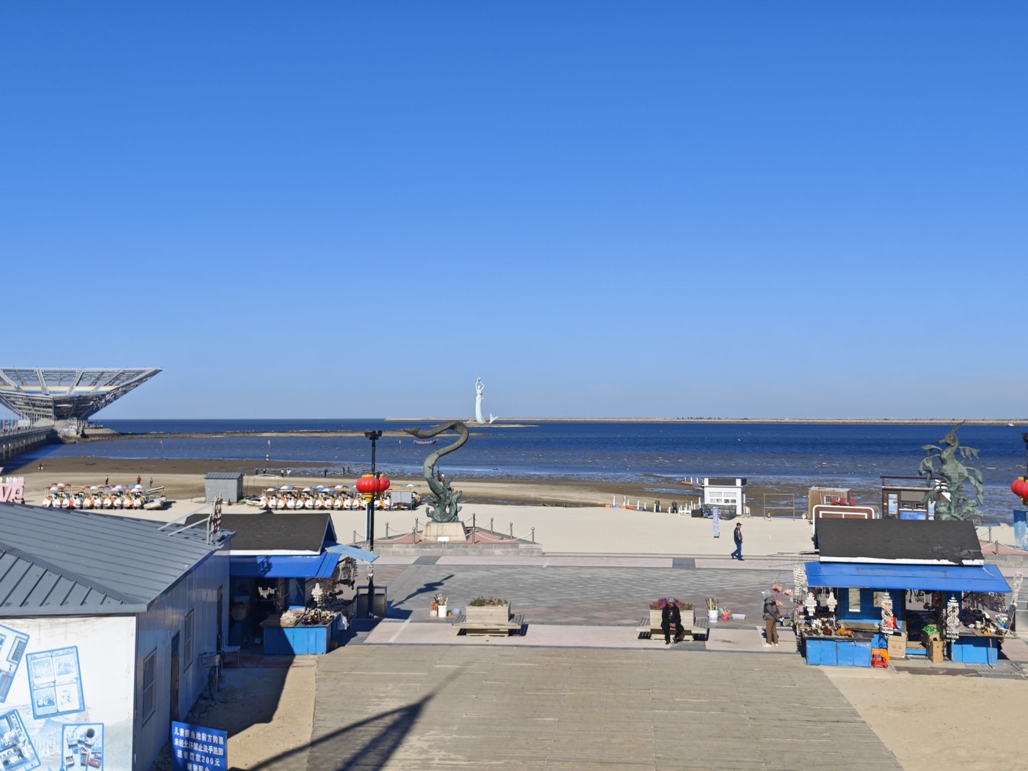 山海广场海滩