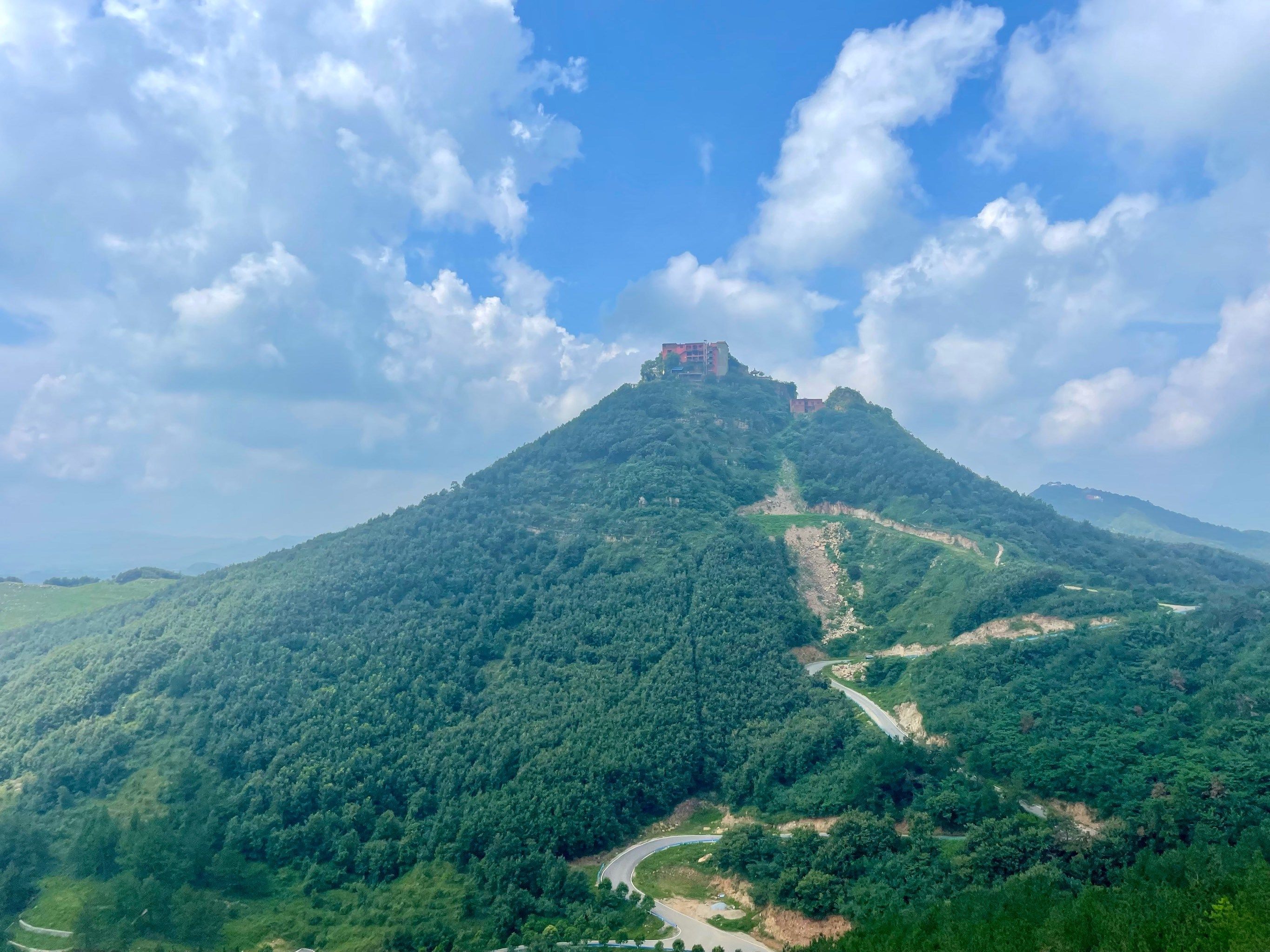 三贤山旅游区