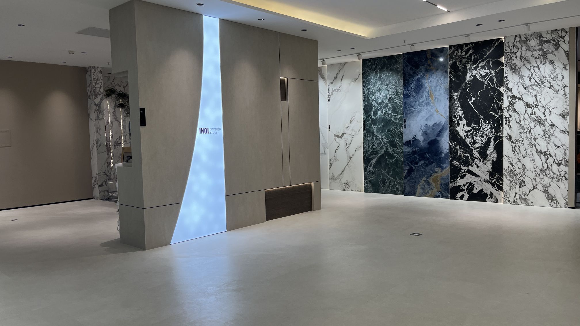 依诺岩板瓷砖(集美家居大红门店)