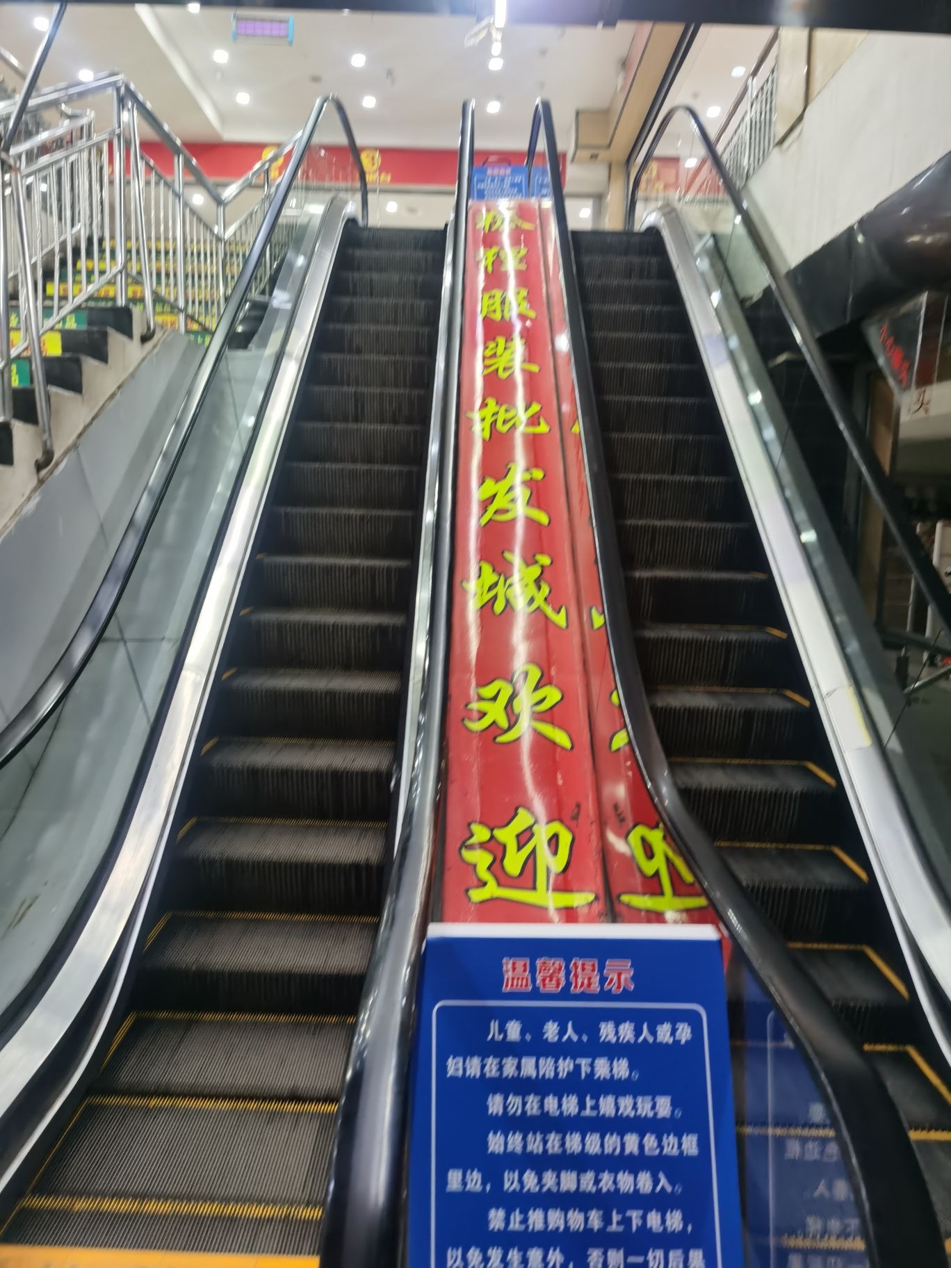 火狐狸服装批发城(长城南街店)
