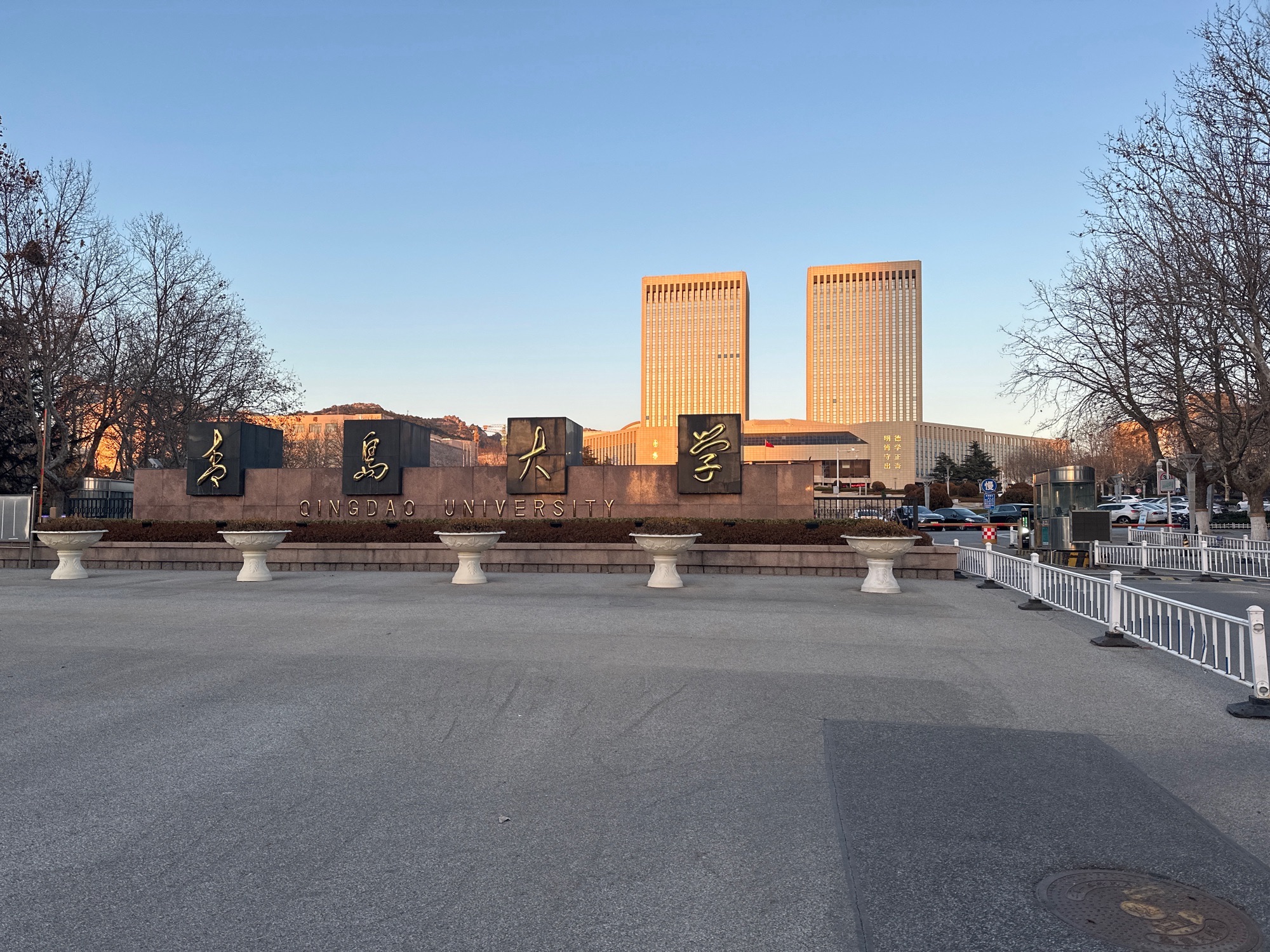 青岛大学停车场