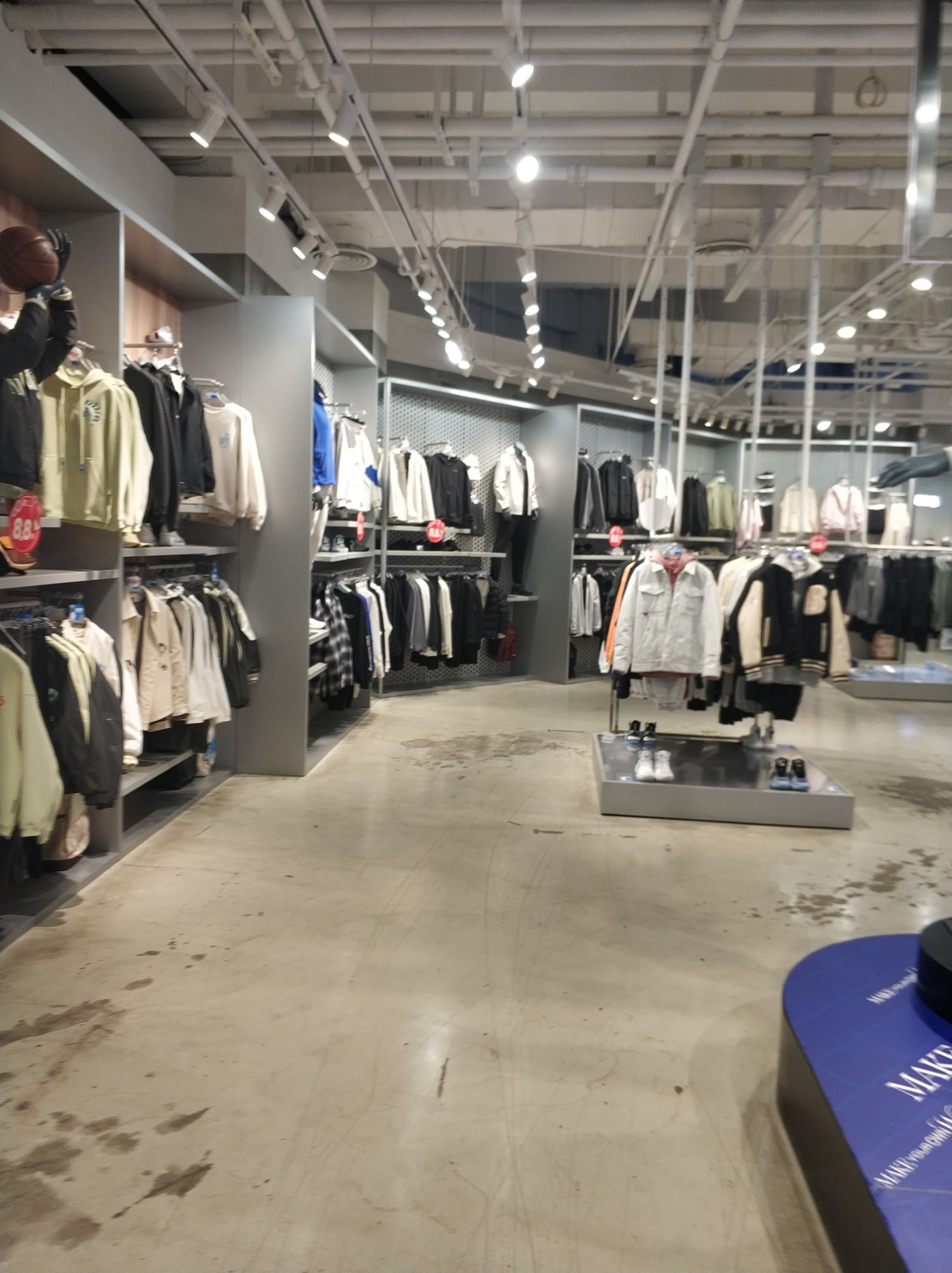 李宁(延吉百货大楼店)
