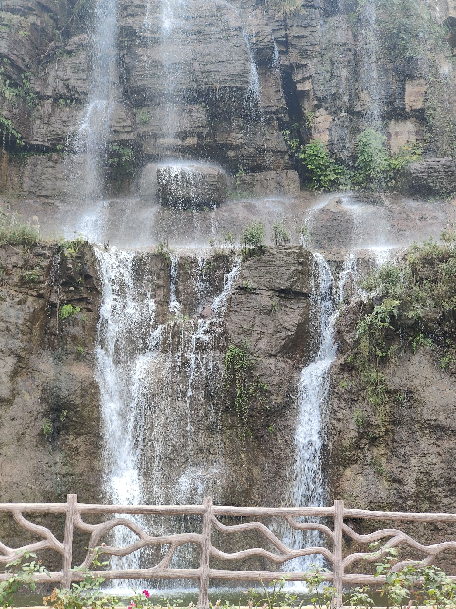 萤火虫水洞旅行图片 2