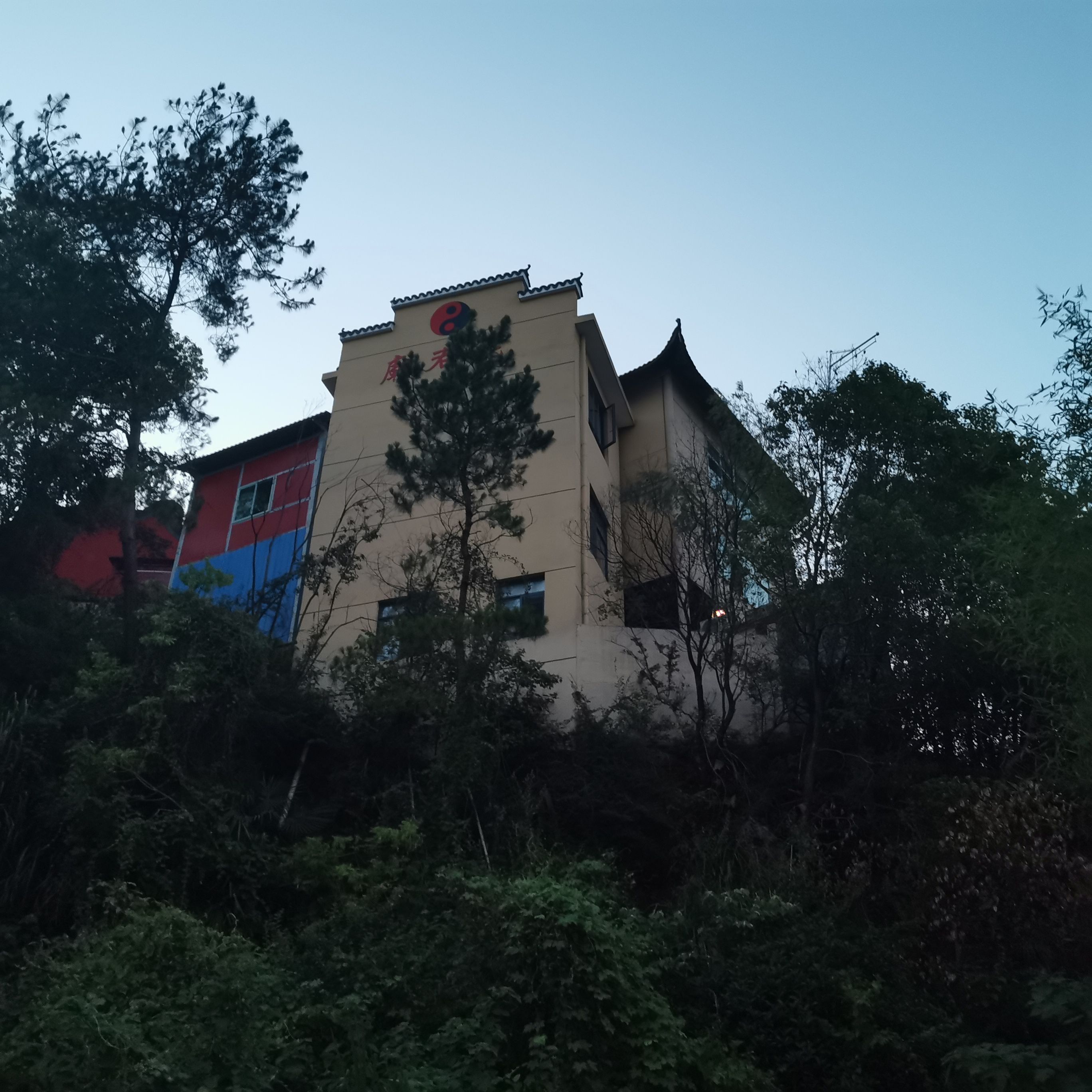 挂排山老君庙