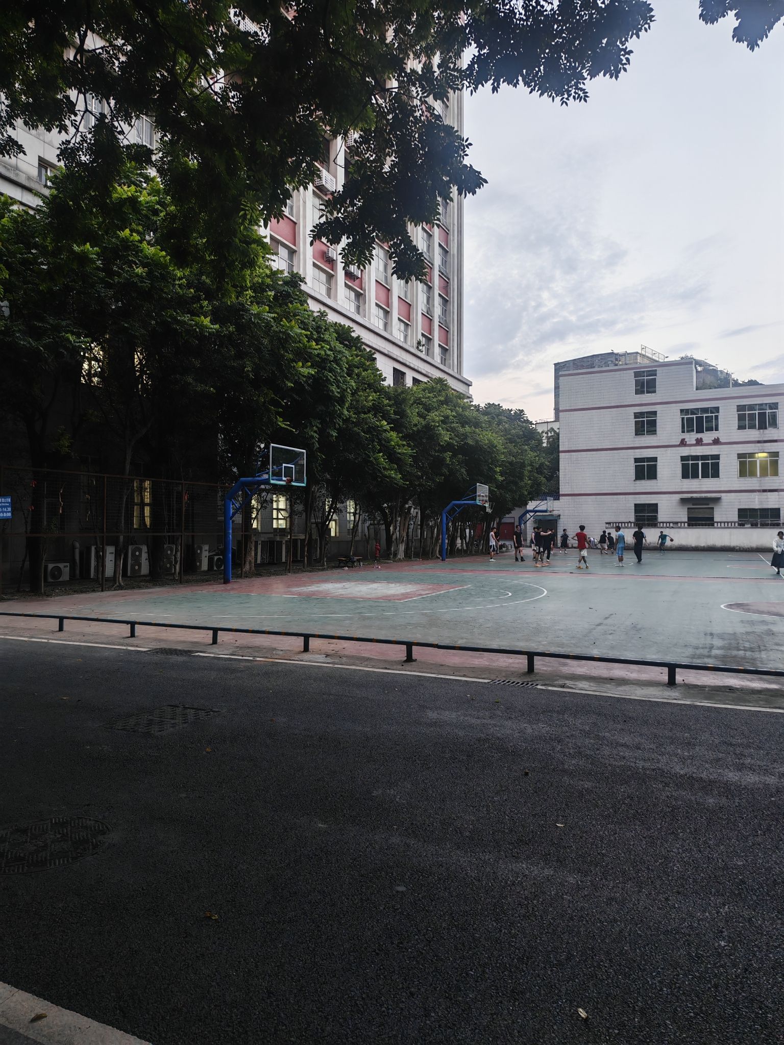 场地封面-南方医科大学篮球场