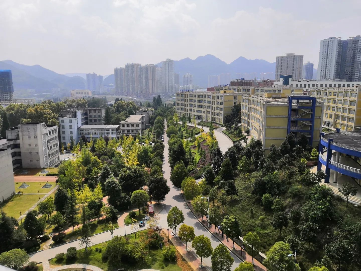 贵州工程应用技术学院(东区)