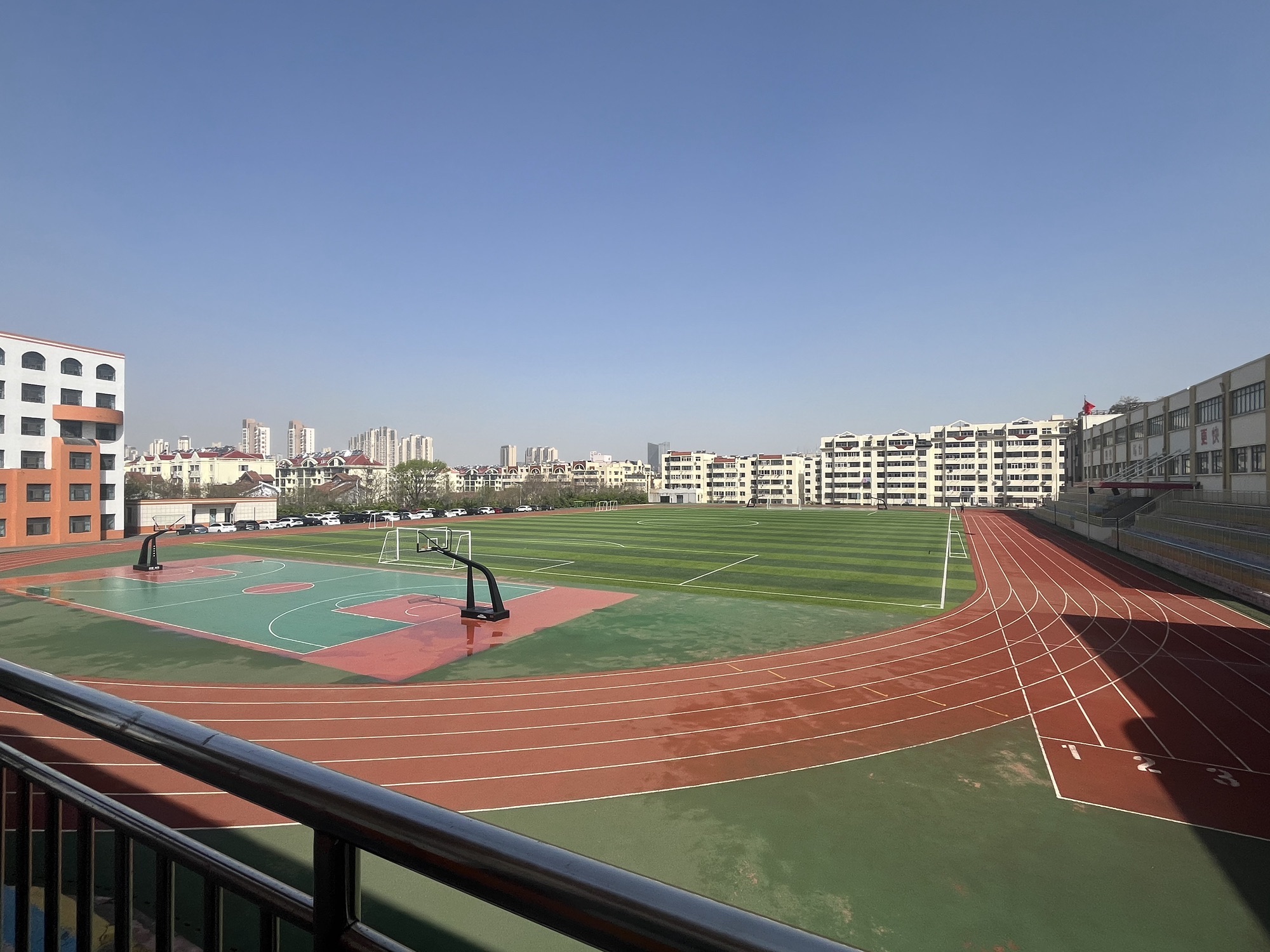 青岛经济技术开发区第四中学(东校区)