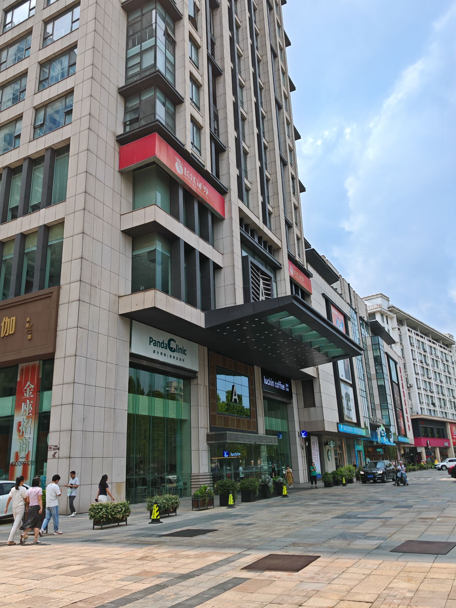 拓基城市广场BC通道美团取餐柜