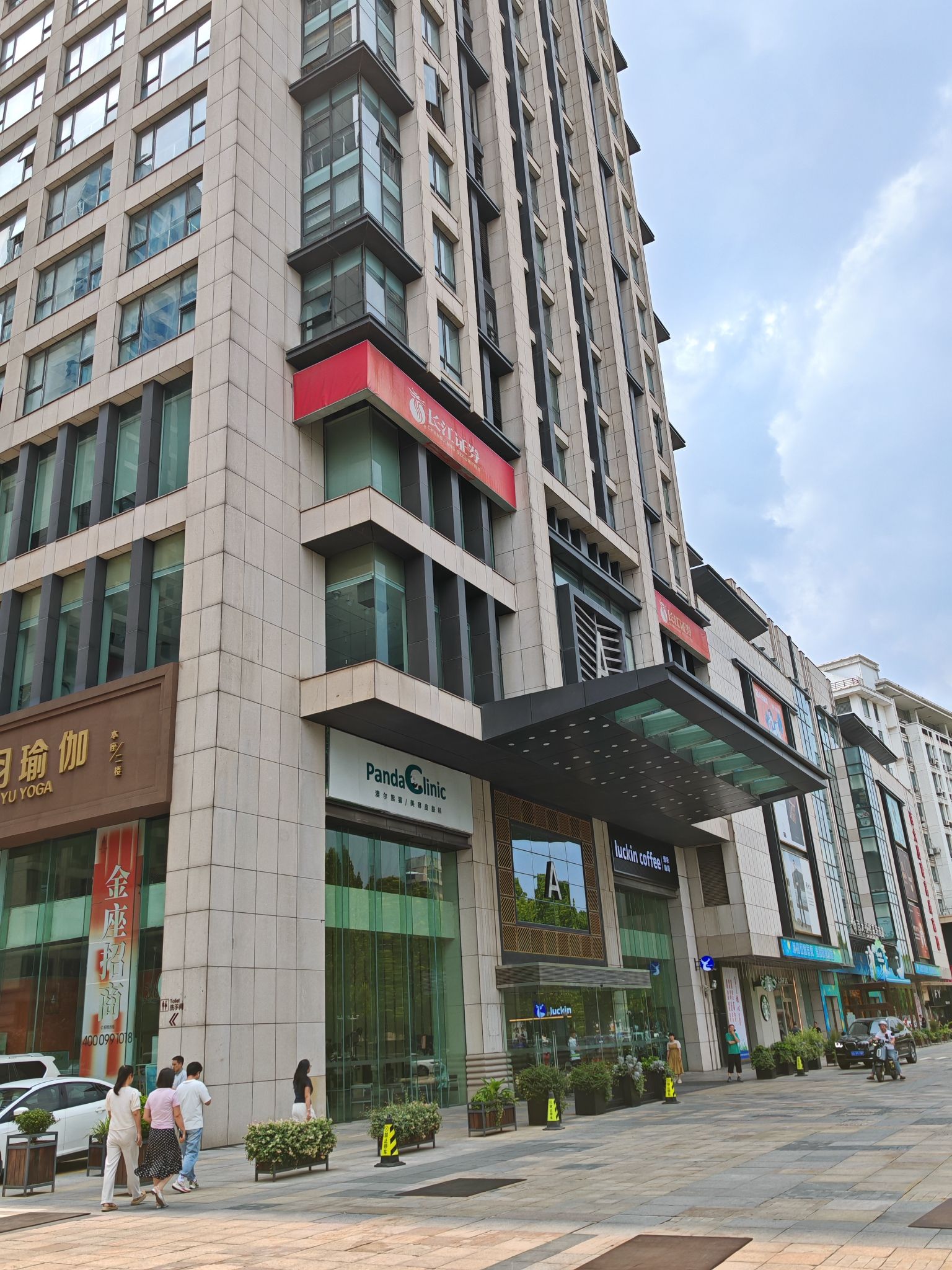 拓基城市广场BC通道美团取餐柜