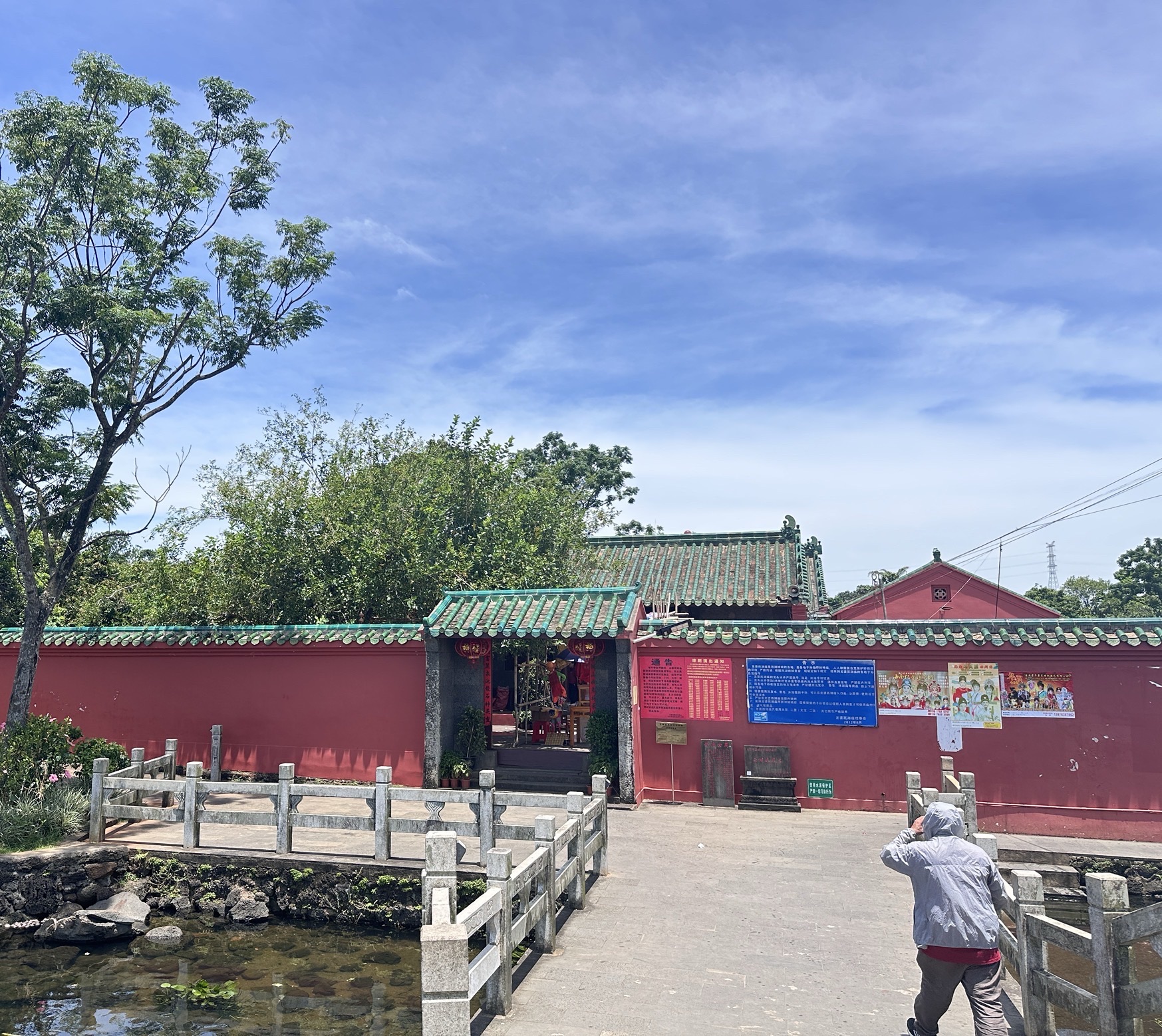 龙婆西湖庙实景照片