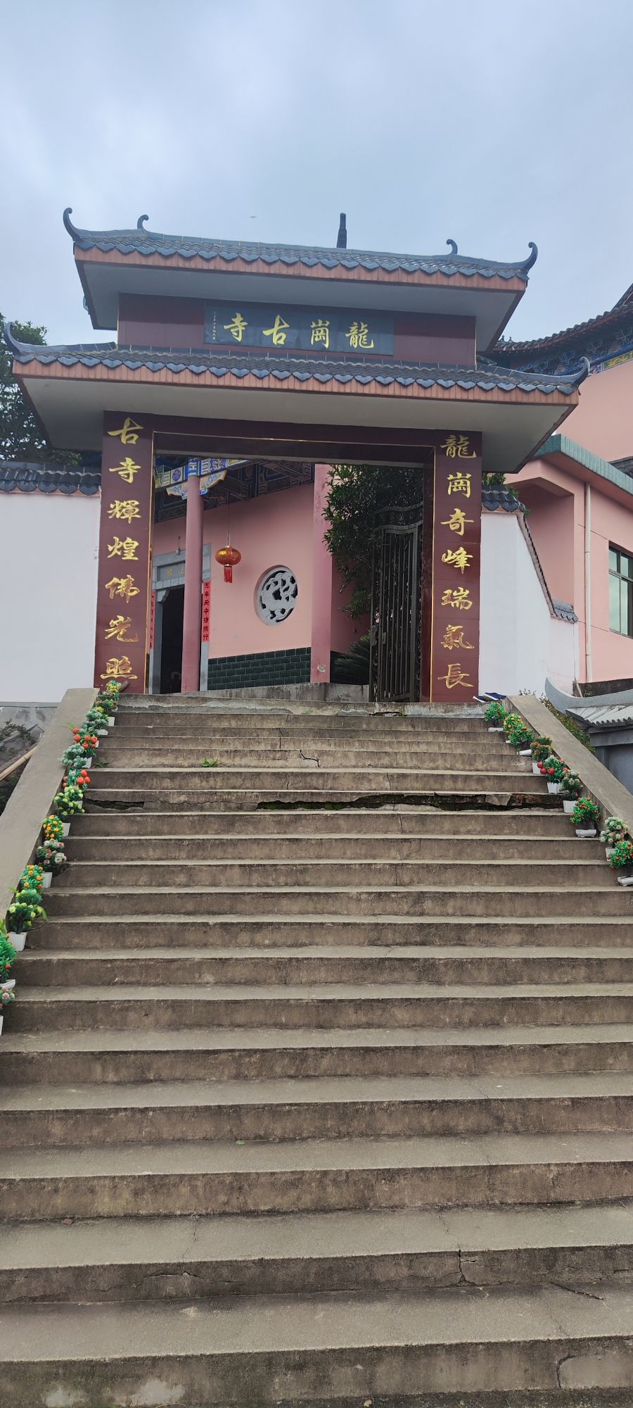 龙岗古寺实景照片