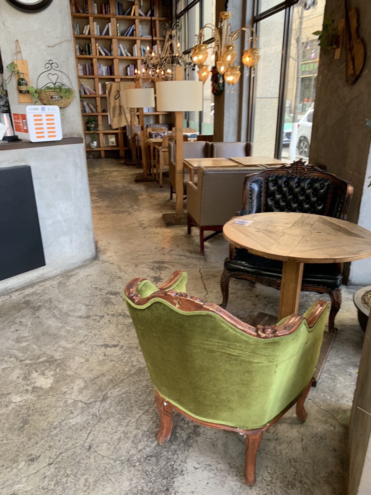 麓里西餐厅(天马华庭店)