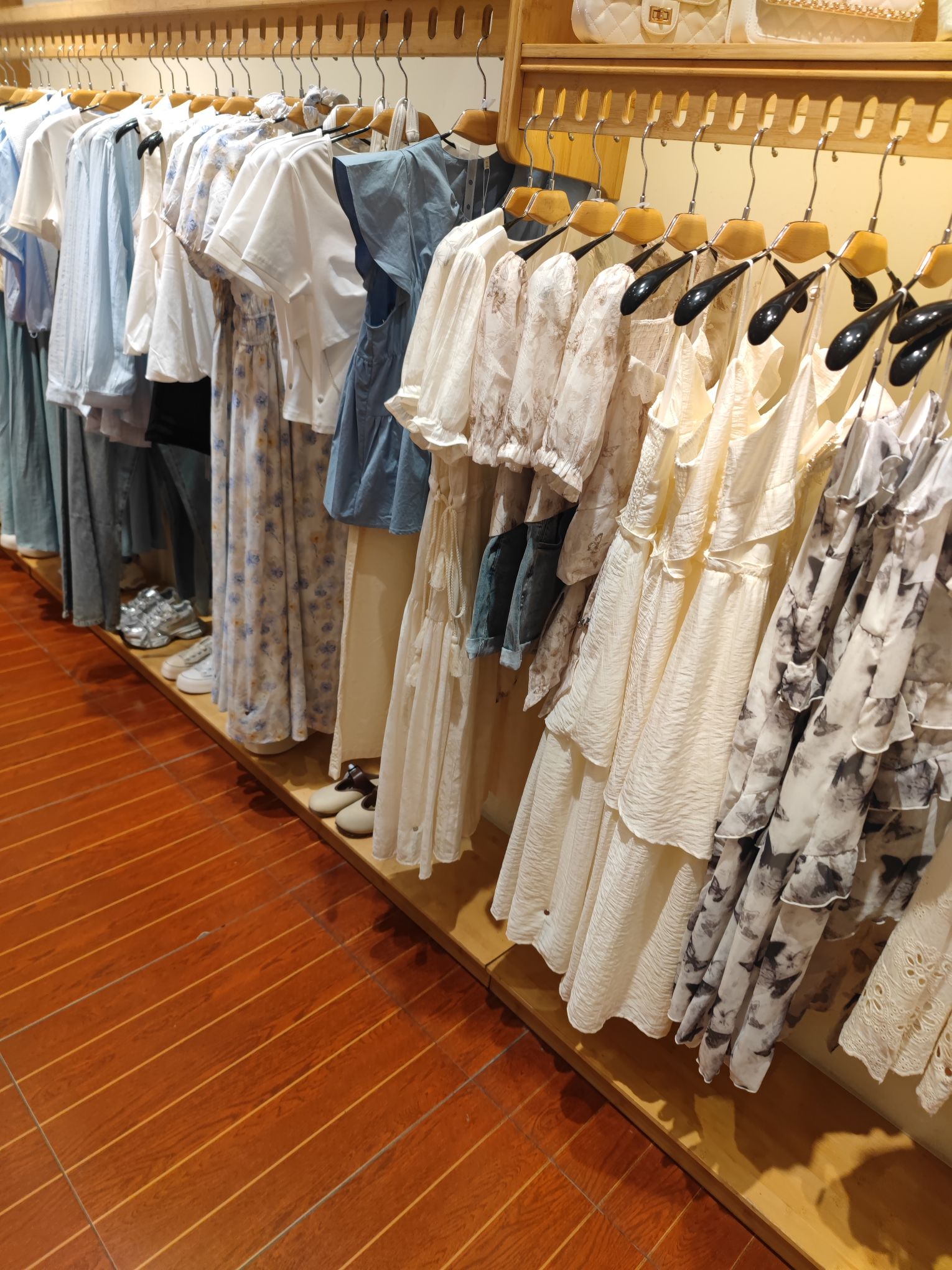 爱依服(西街店)