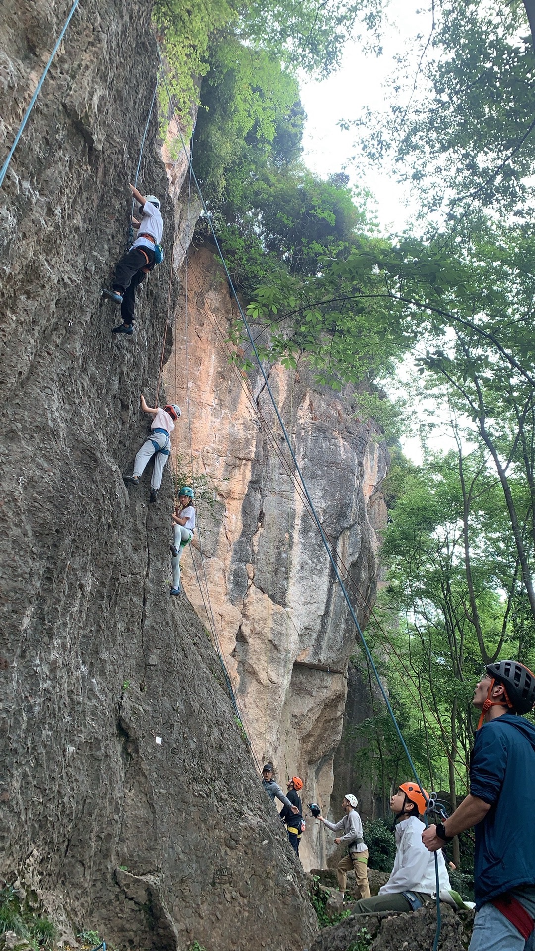推荐场地-猴子岩攀岩基地