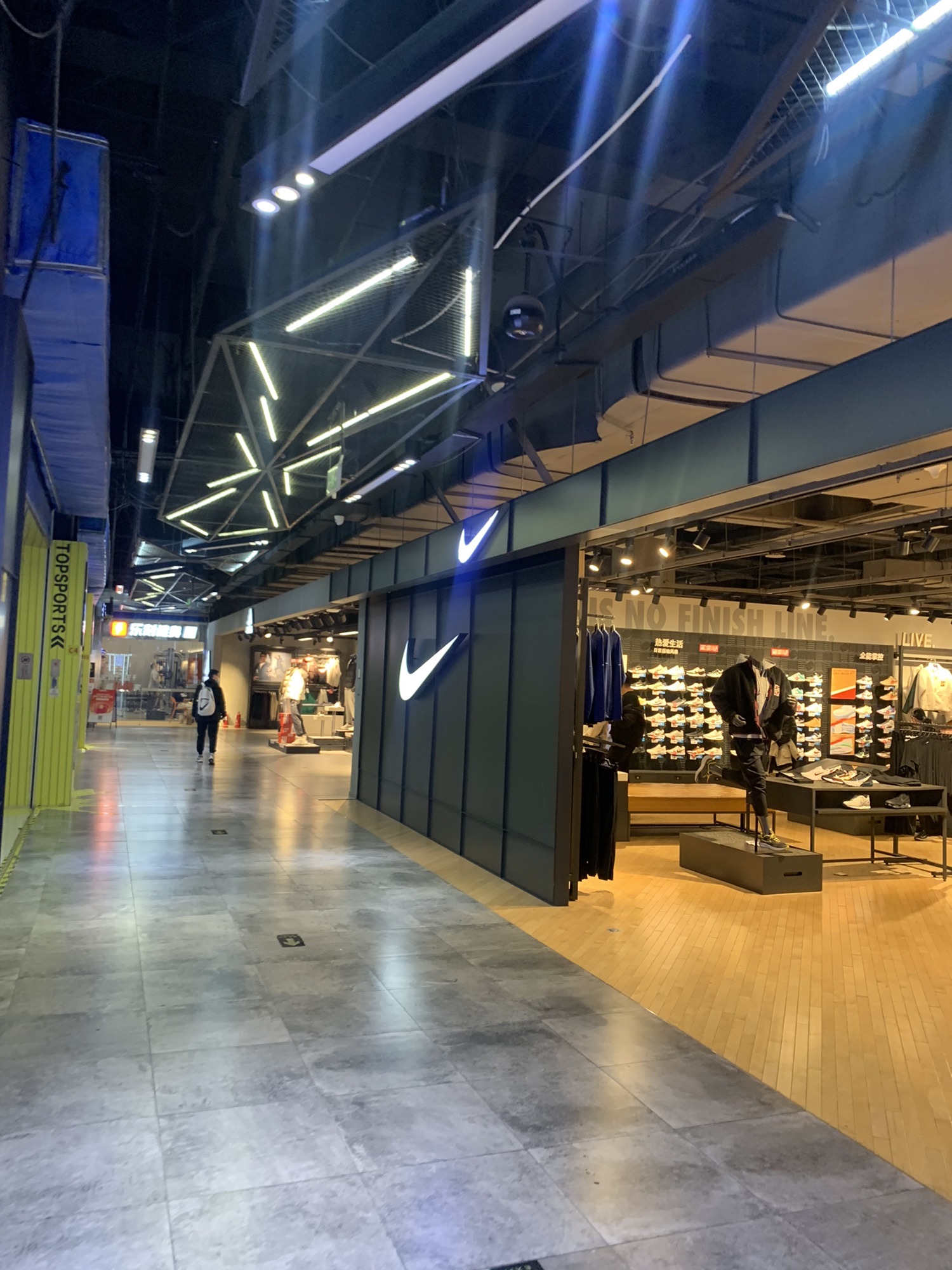滔搏运动(济南魏家庄万达广场店)