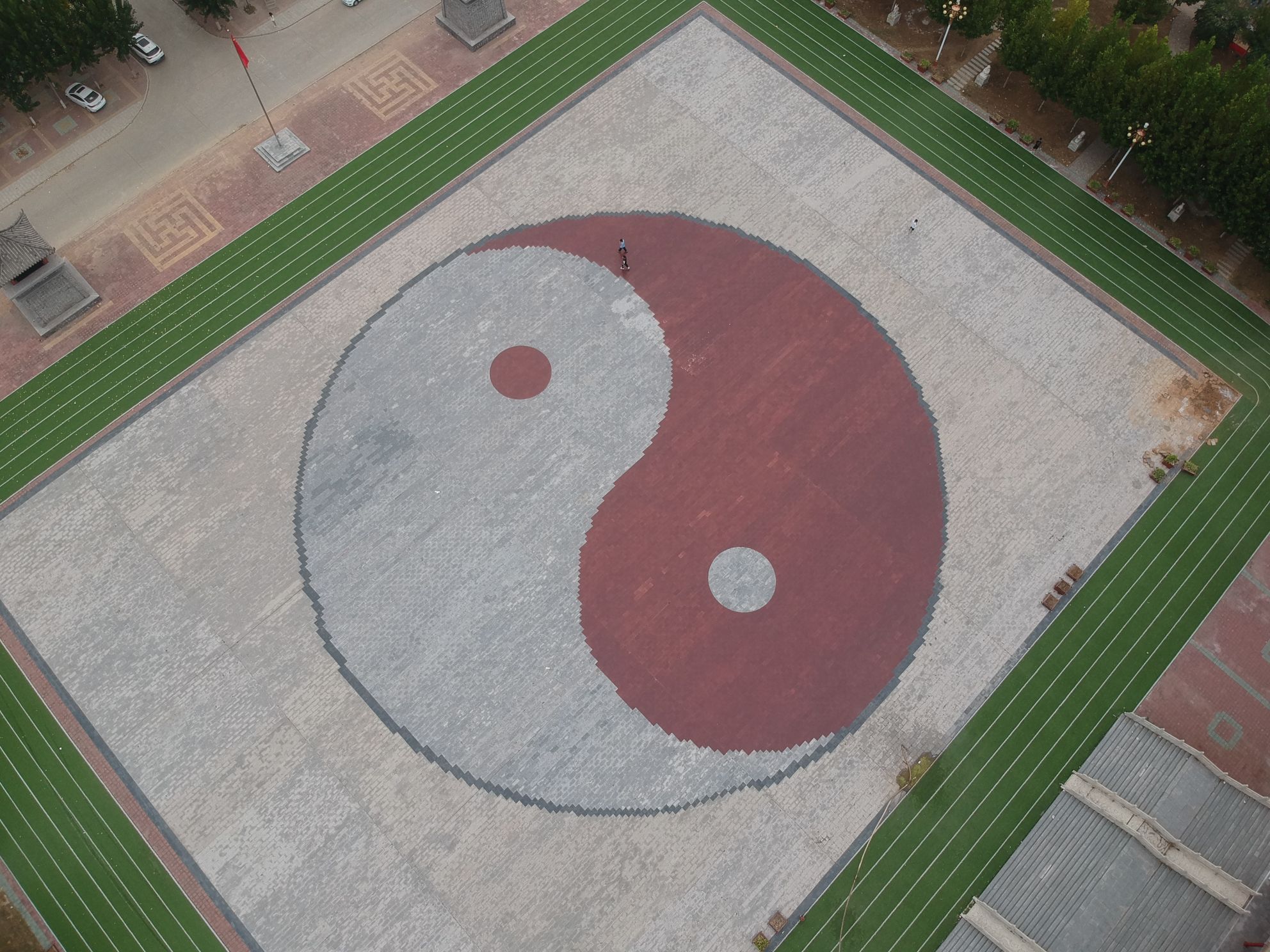 华北理工大学轻工学院丰润校区太极广场